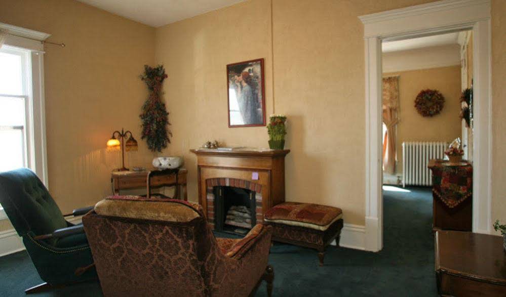 Hickory House Inn