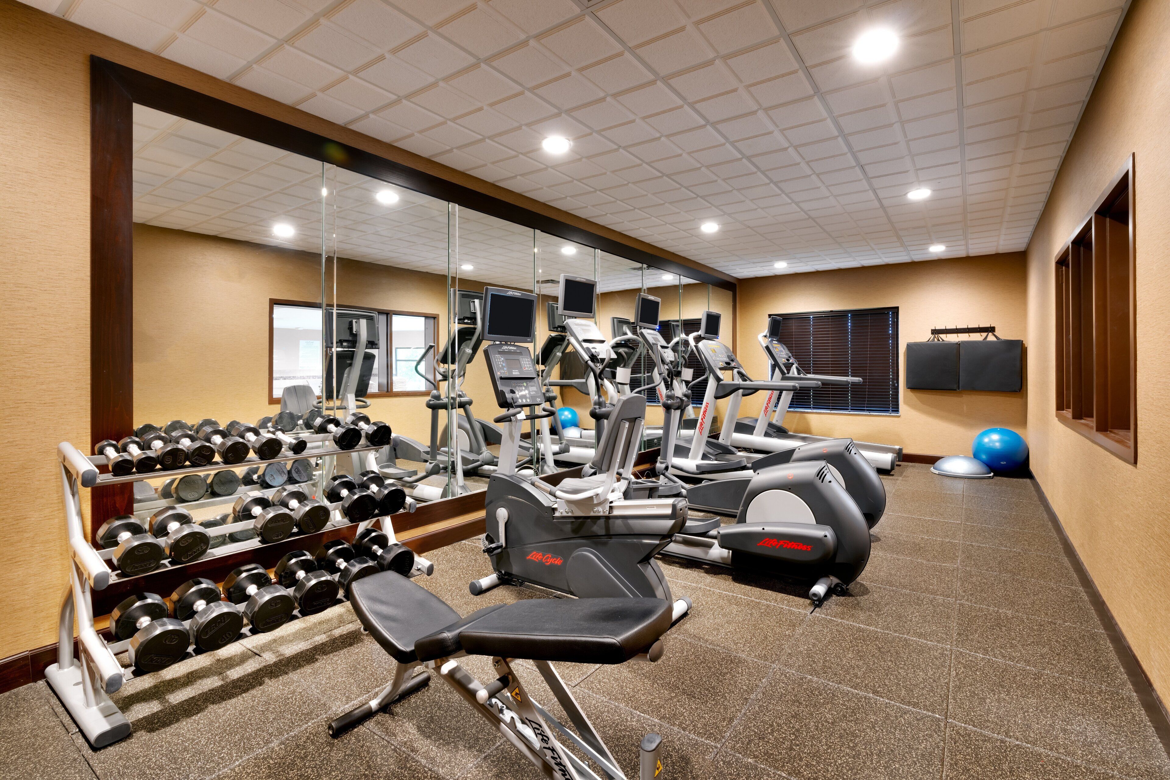 Holiday Inn Express & Suites Butte SE