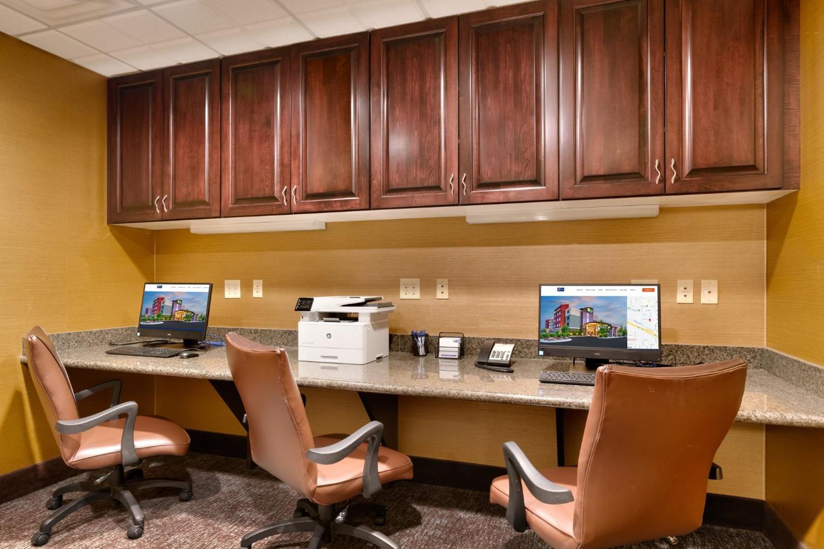 Holiday Inn Express & Suites Butte SE