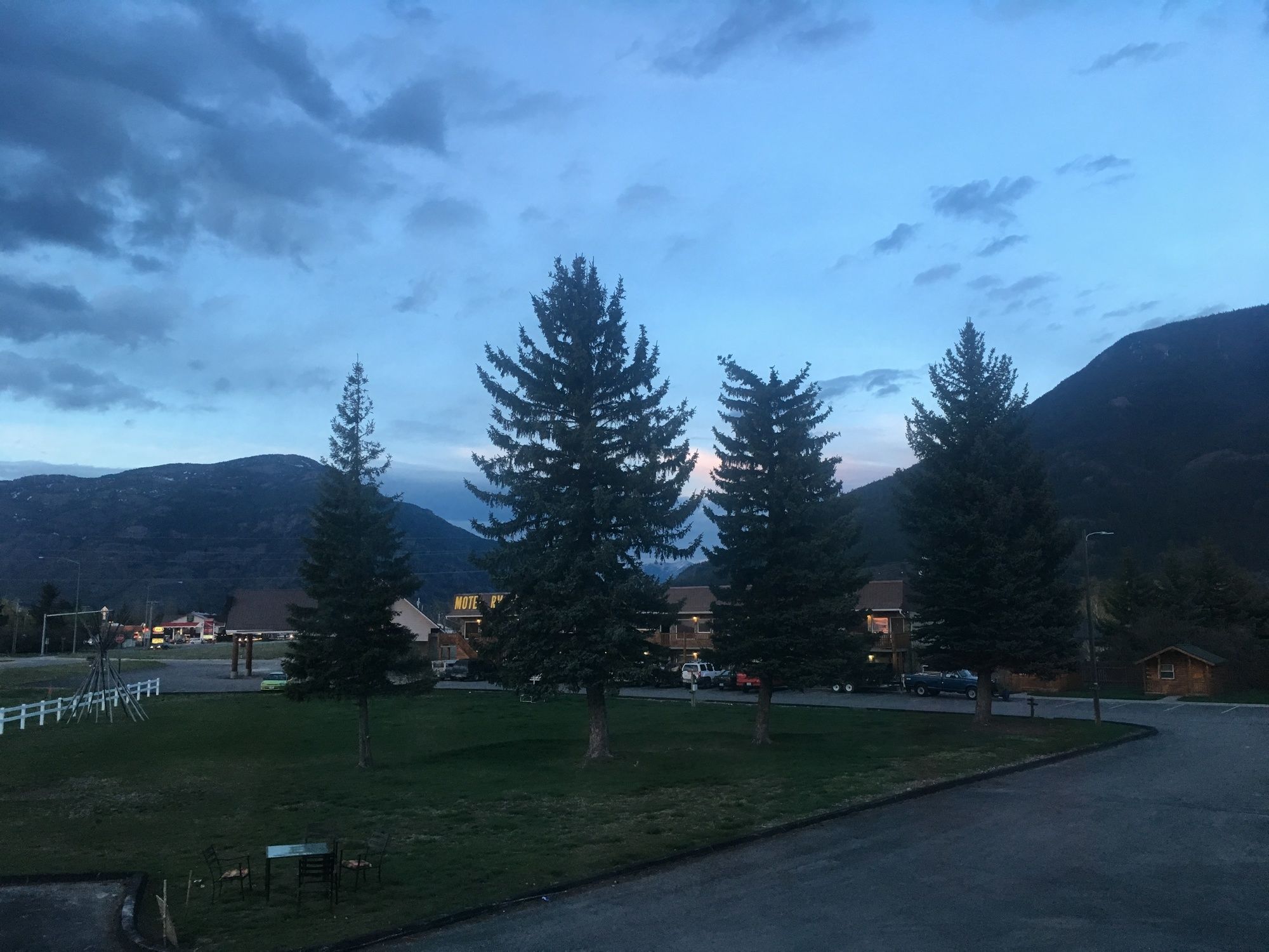 Western Inn Glacier Park