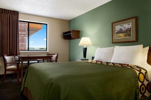Super 8 by Wyndham Conrad
