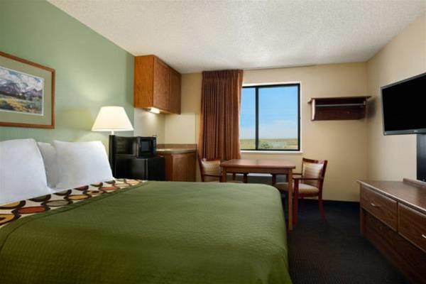 Super 8 by Wyndham Conrad