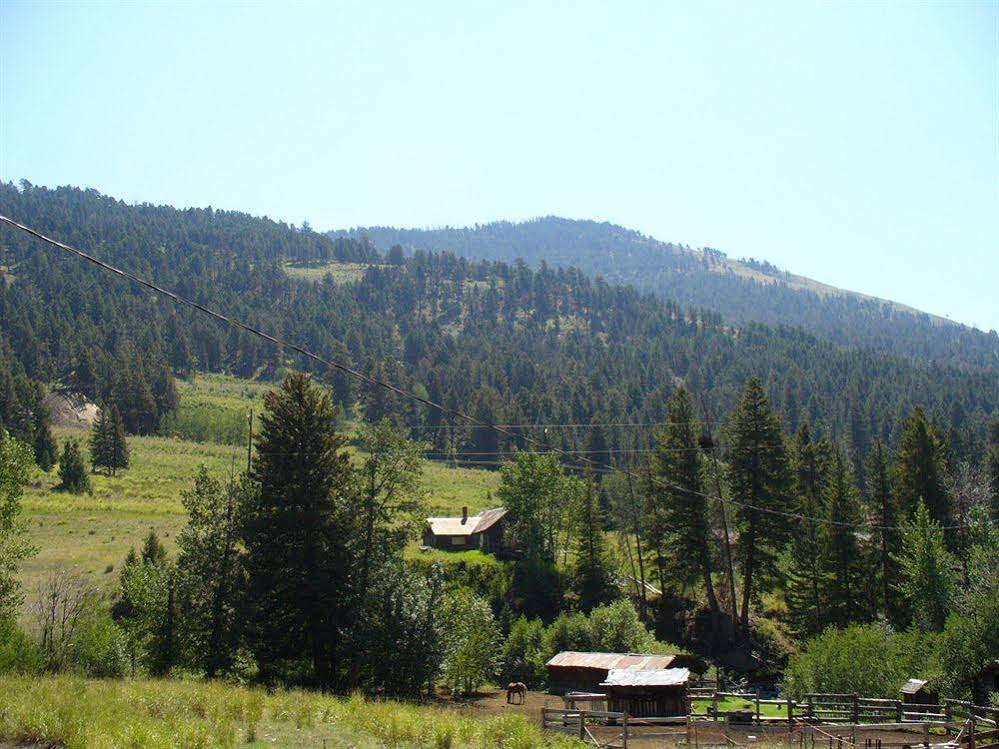 Yellowstone Mountain Cabins