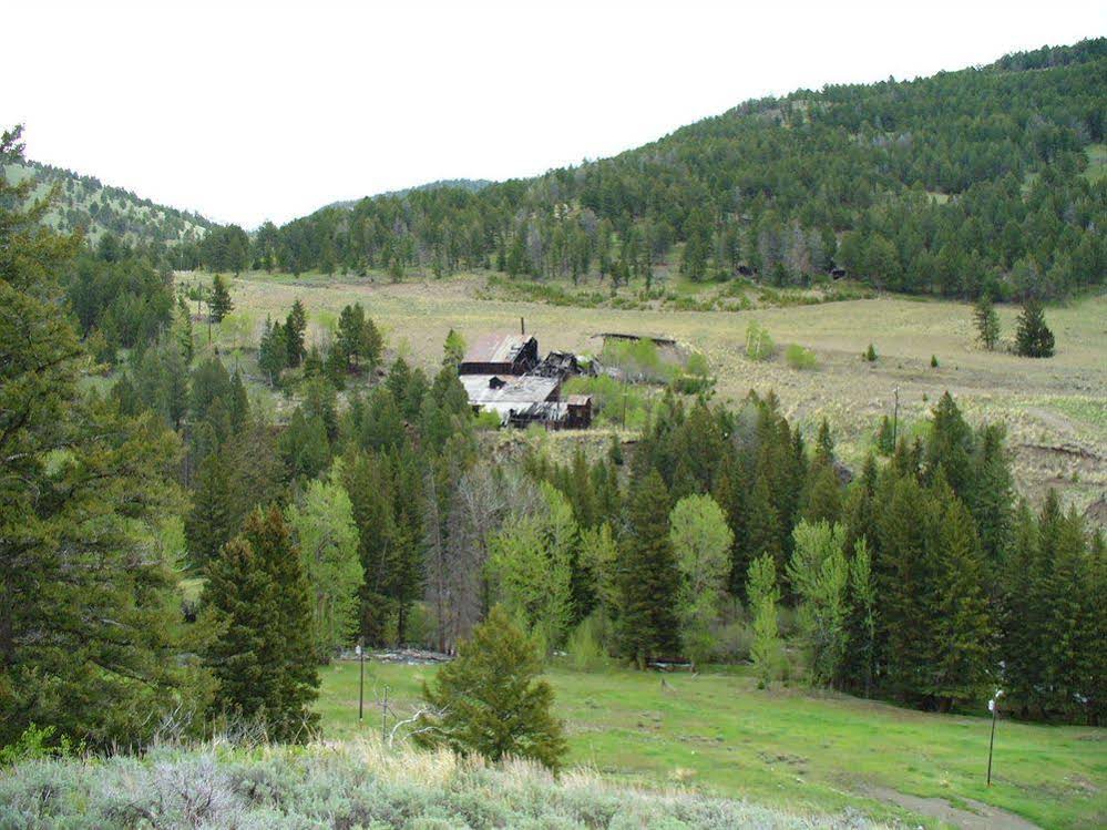 Yellowstone Mountain Cabins