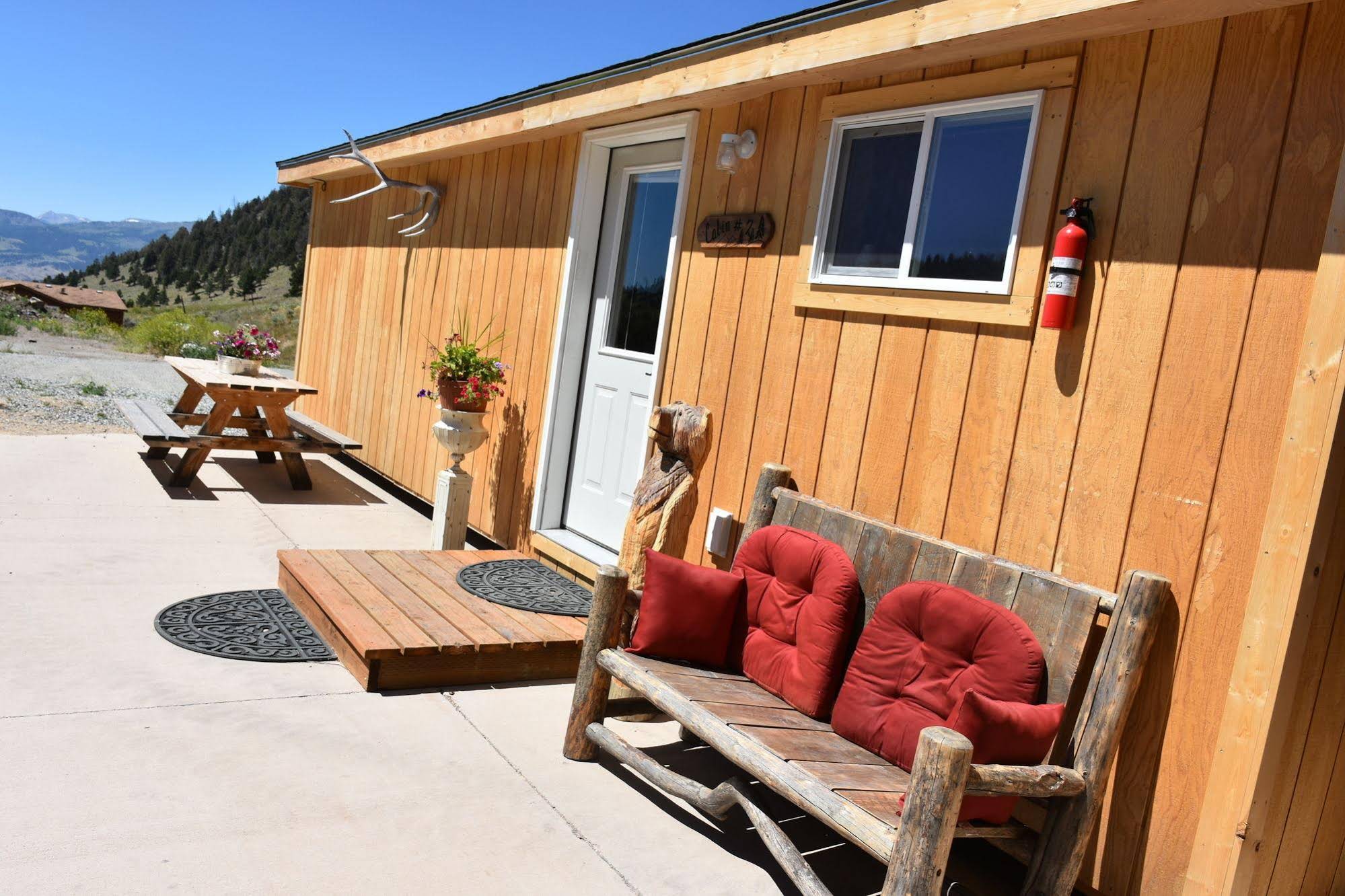 Yellowstone Mountain Cabins