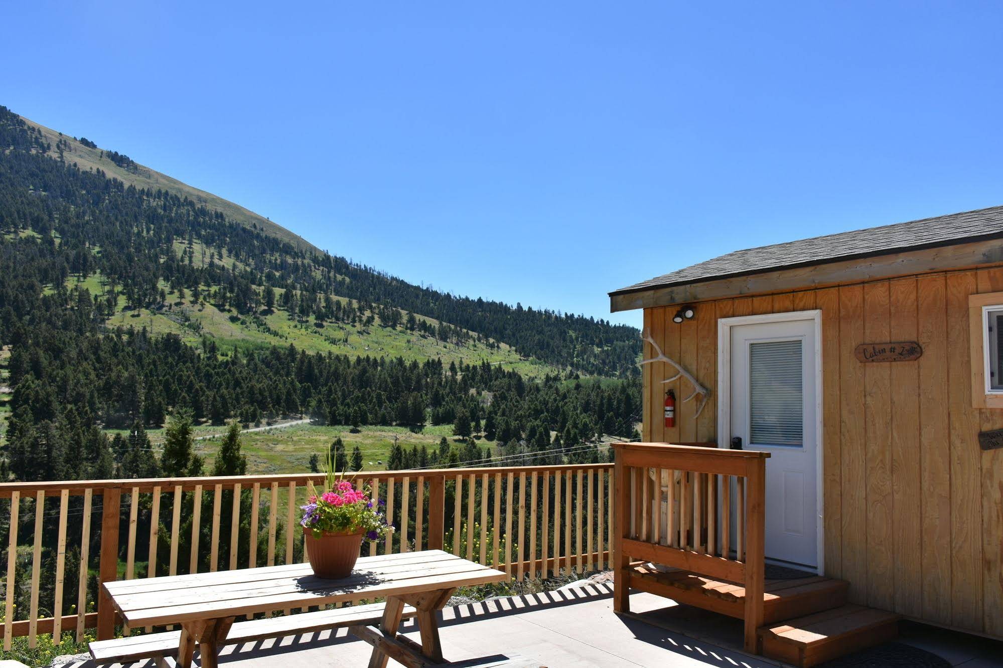 Yellowstone Mountain Cabins