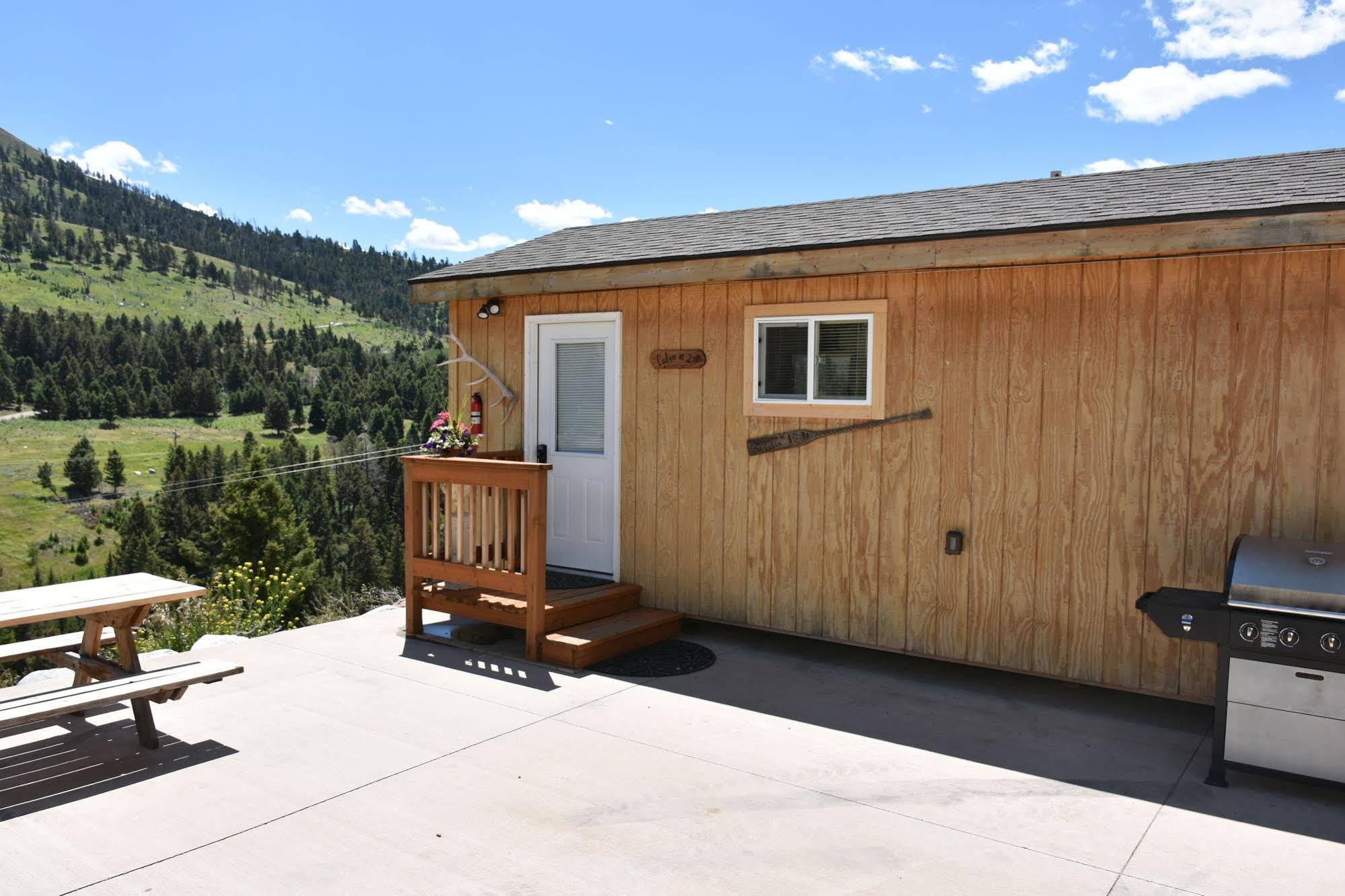Yellowstone Mountain Cabins