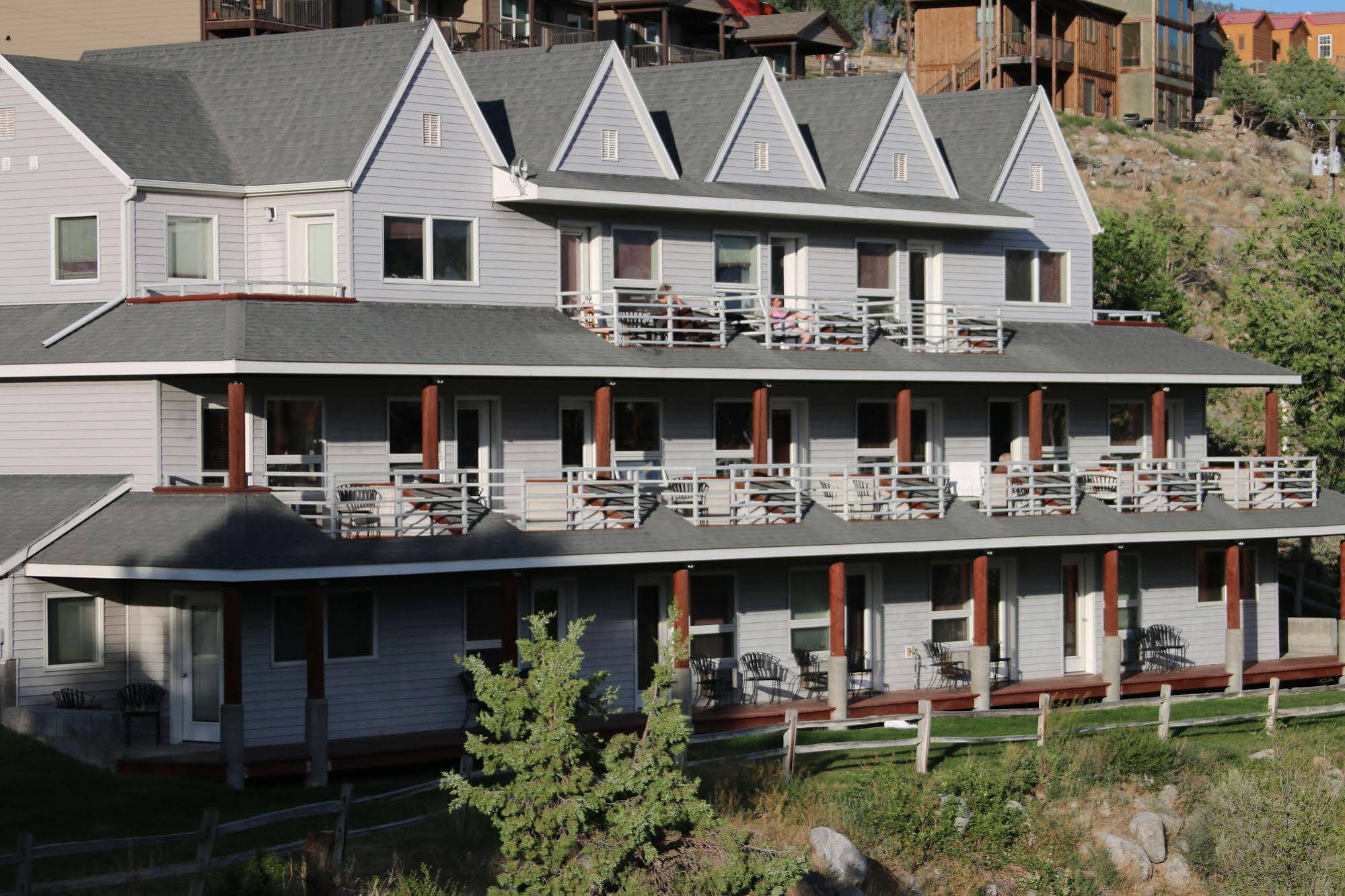 Yellowstone's Absaroka Lodge