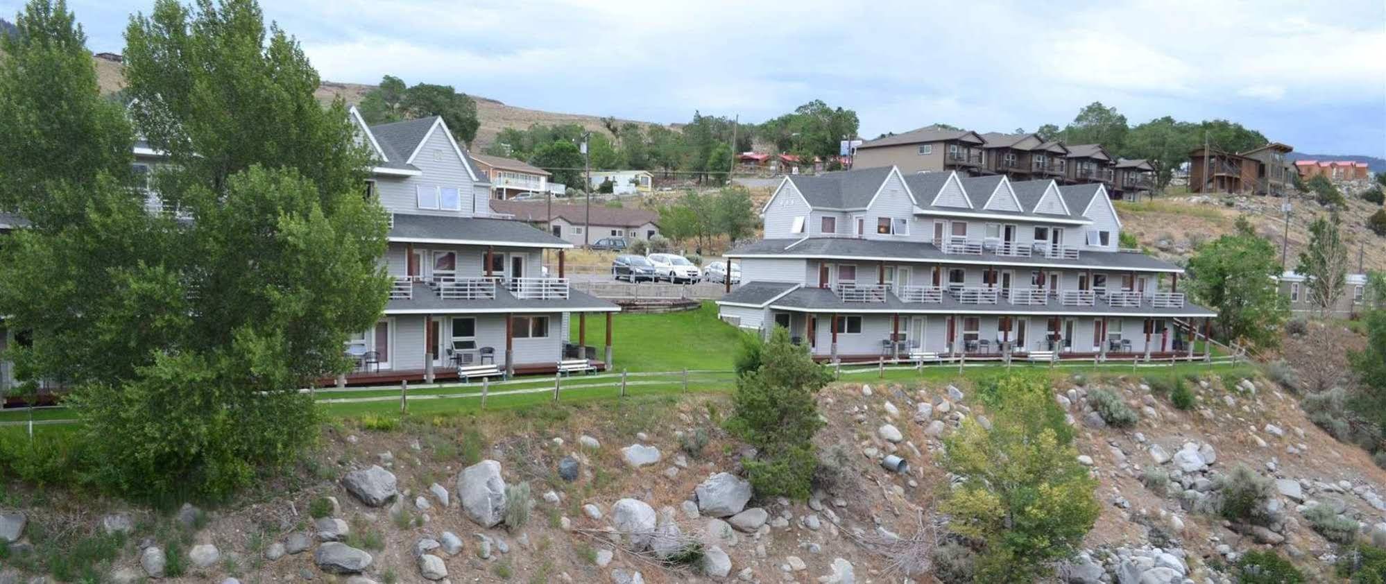 Yellowstone's Absaroka Lodge