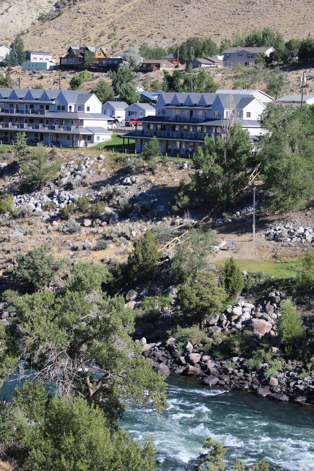 Yellowstone's Absaroka Lodge