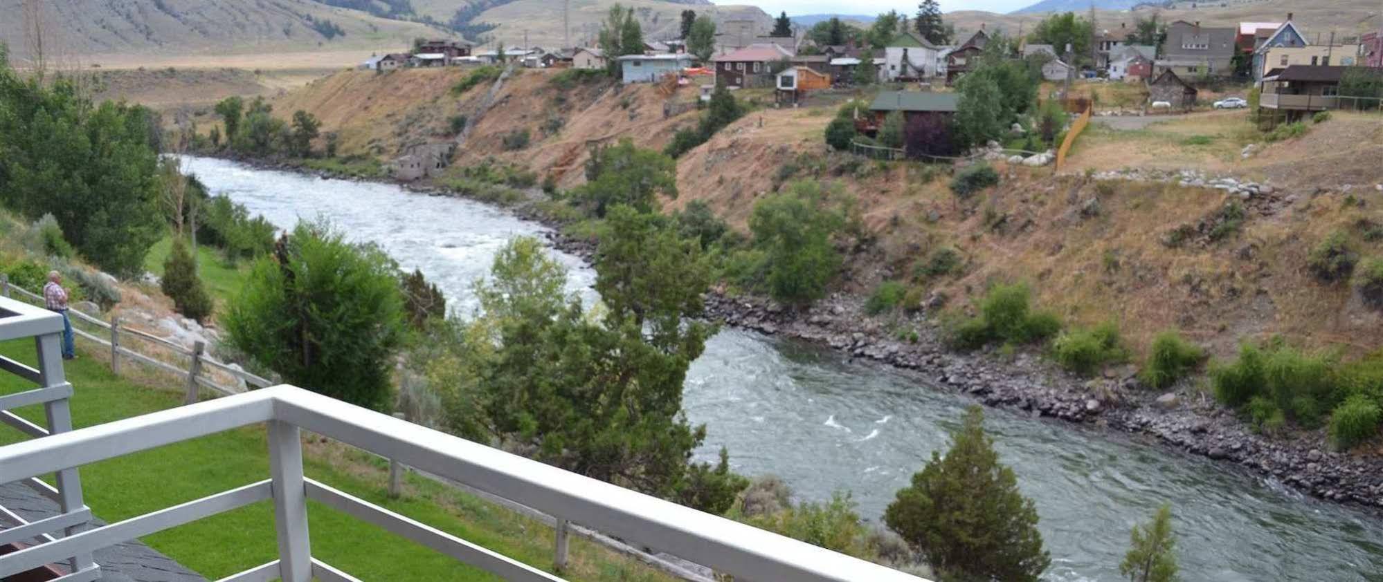Yellowstone's Absaroka Lodge