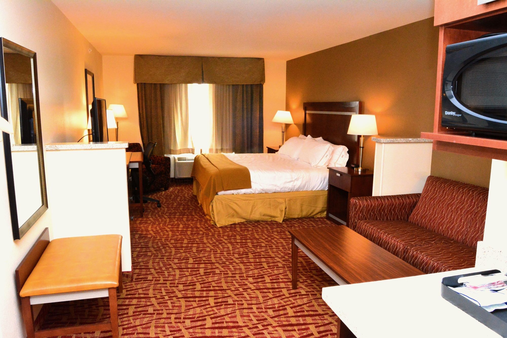 Holiday Inn Express & Suites Glendive