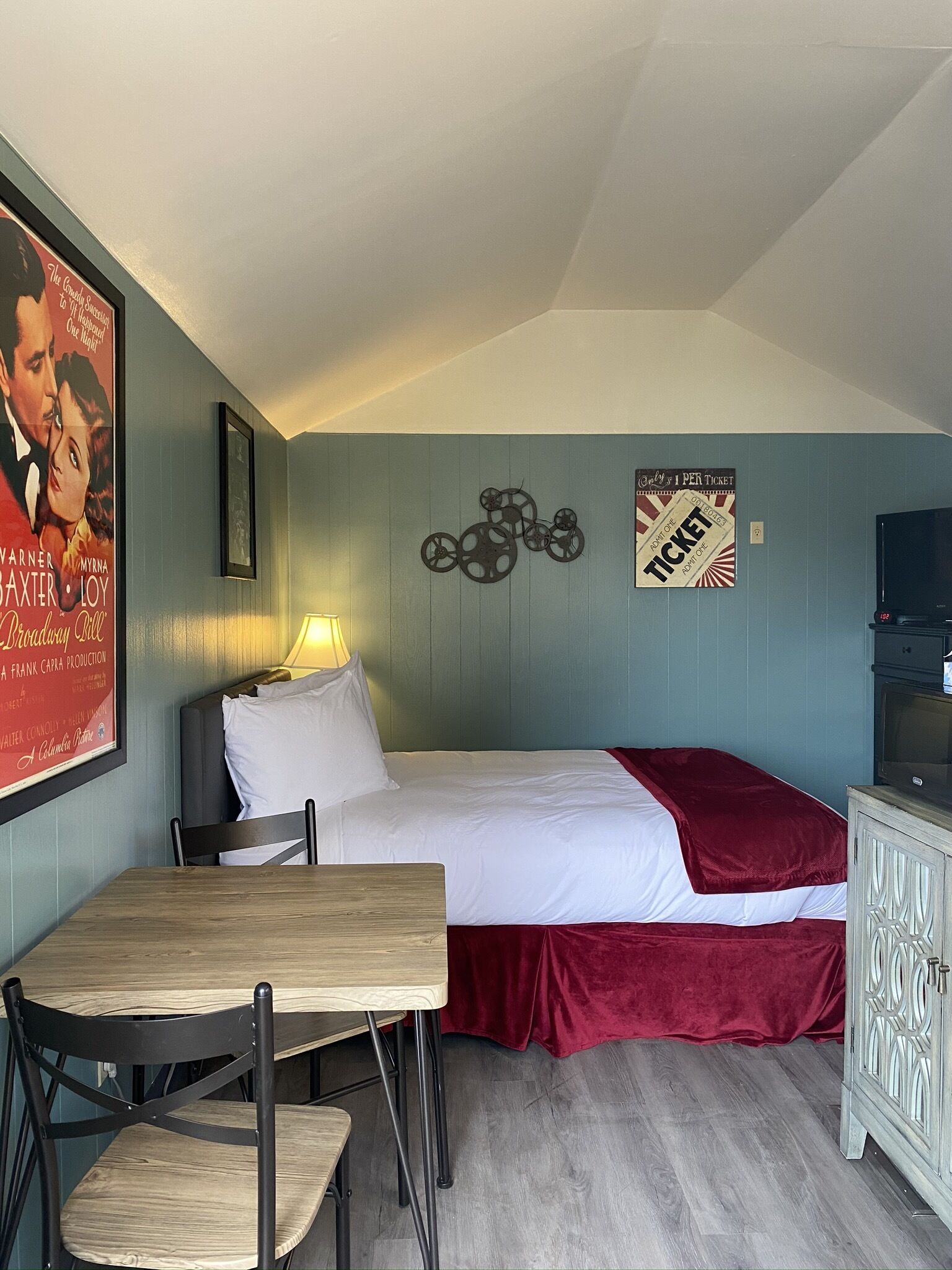 Lamplighter Motel