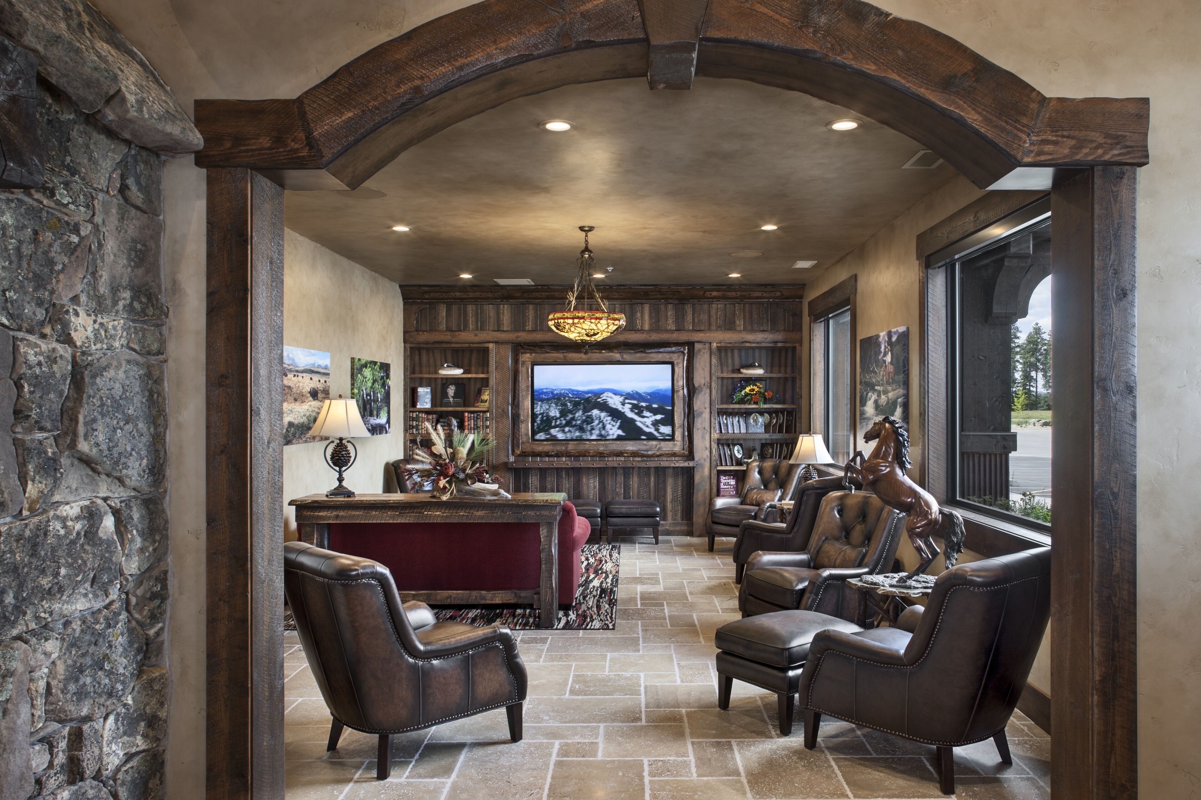 Glacier International Lodge