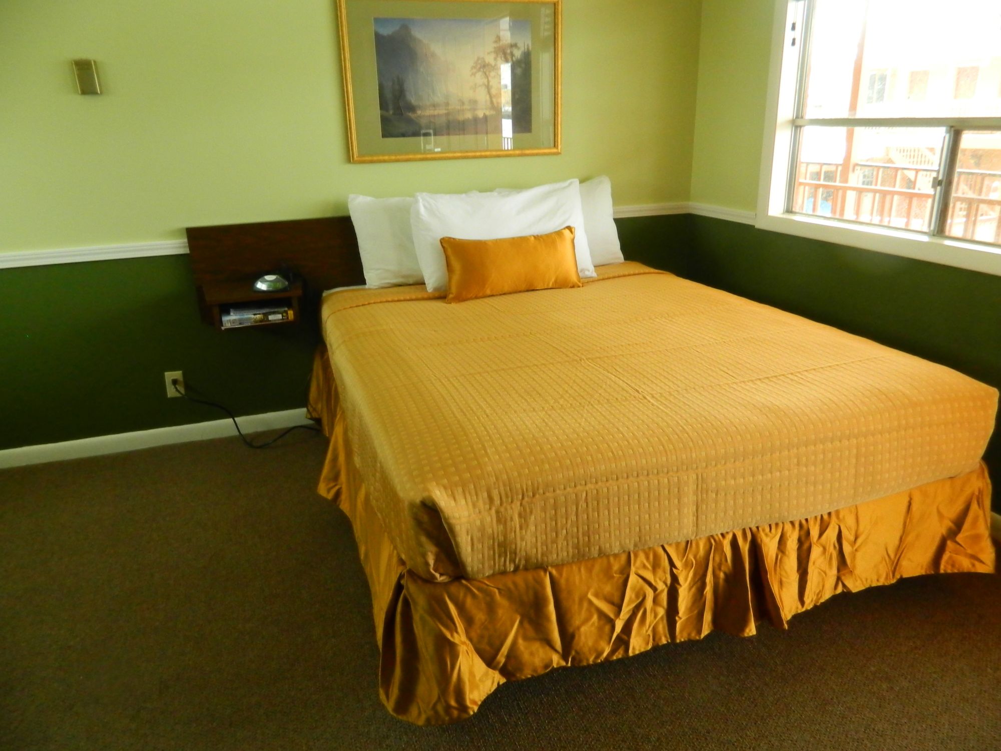 Country Motor Inn