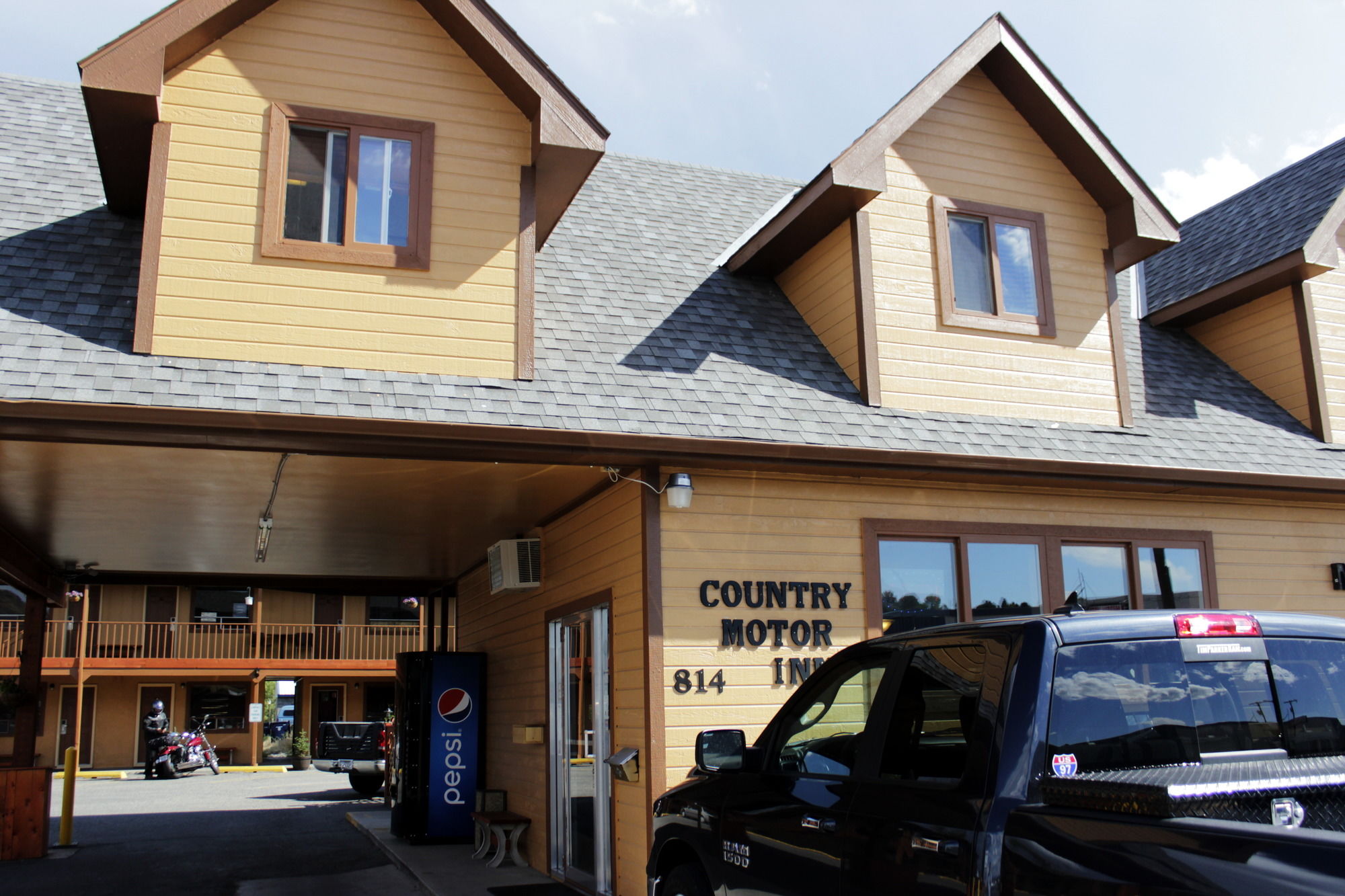 Country Motor Inn