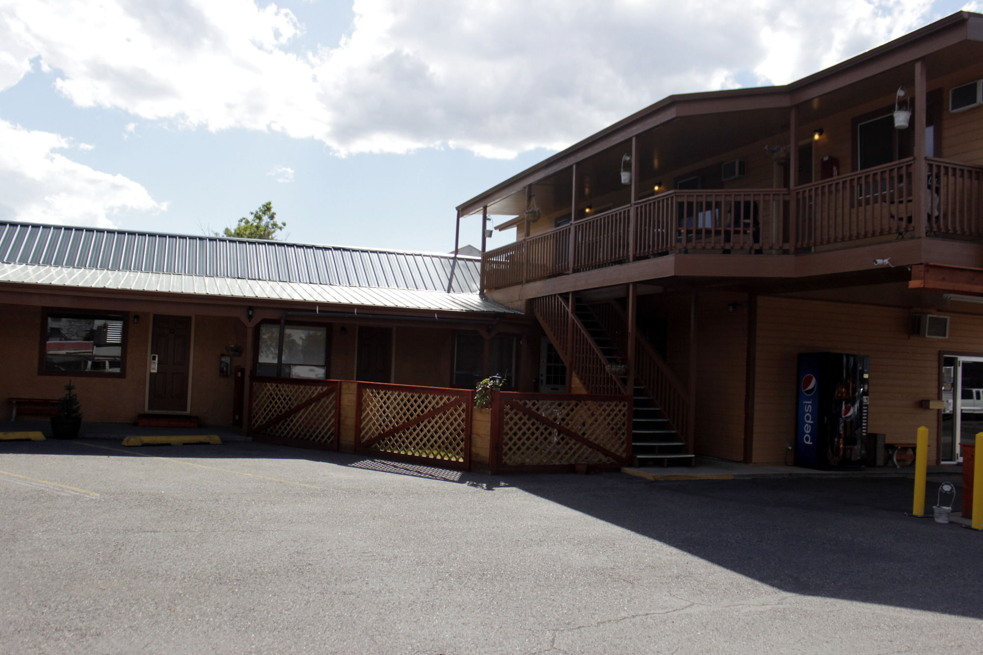 Country Motor Inn