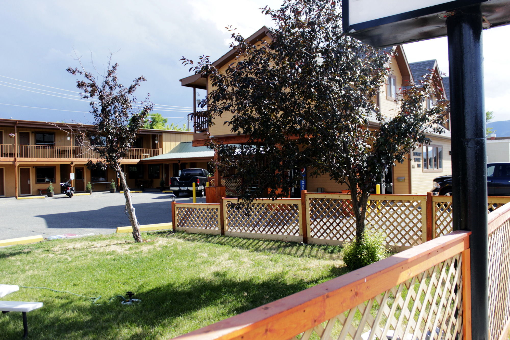 Country Motor Inn