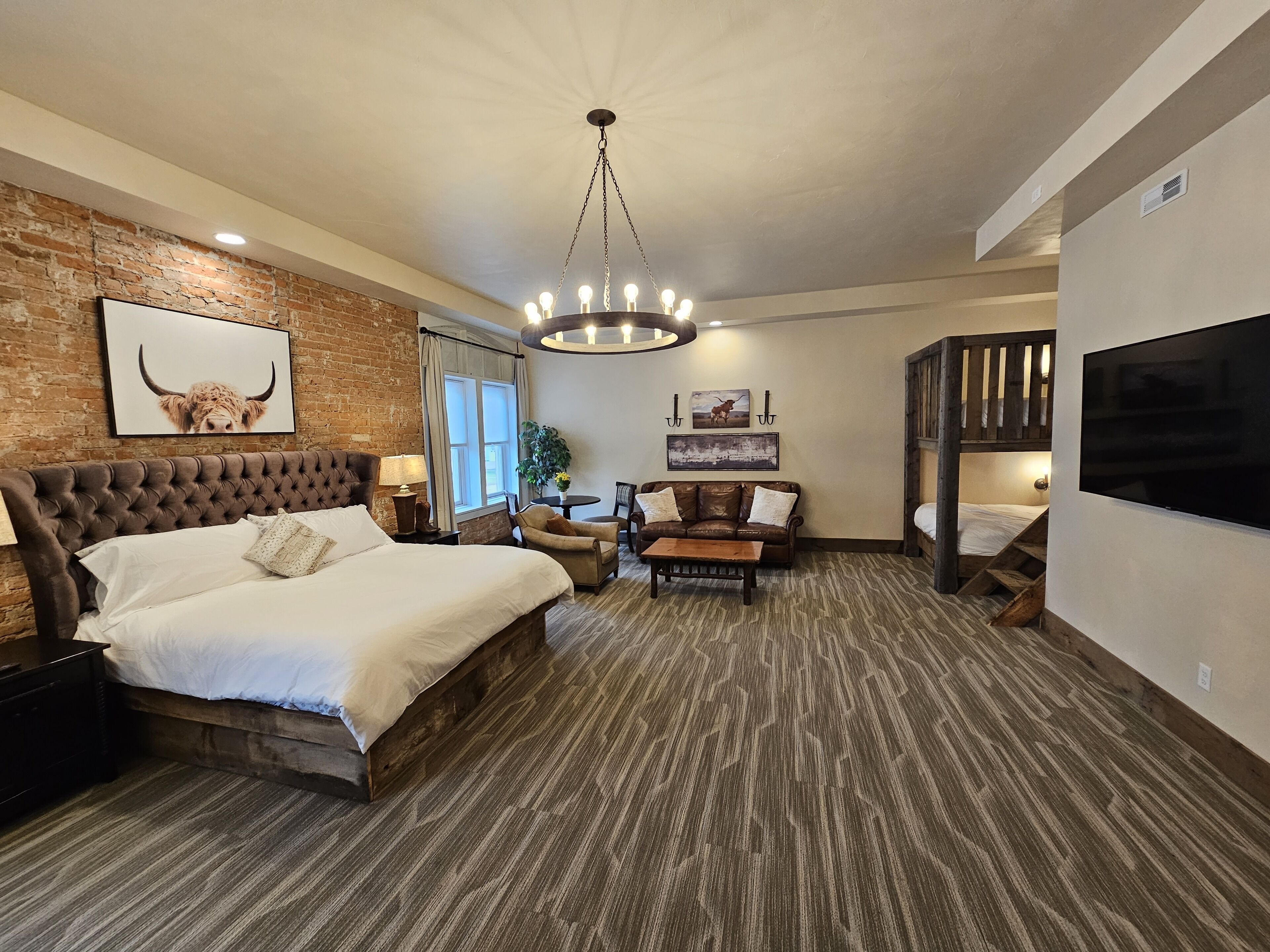 Eaglescape Suites and Event Center