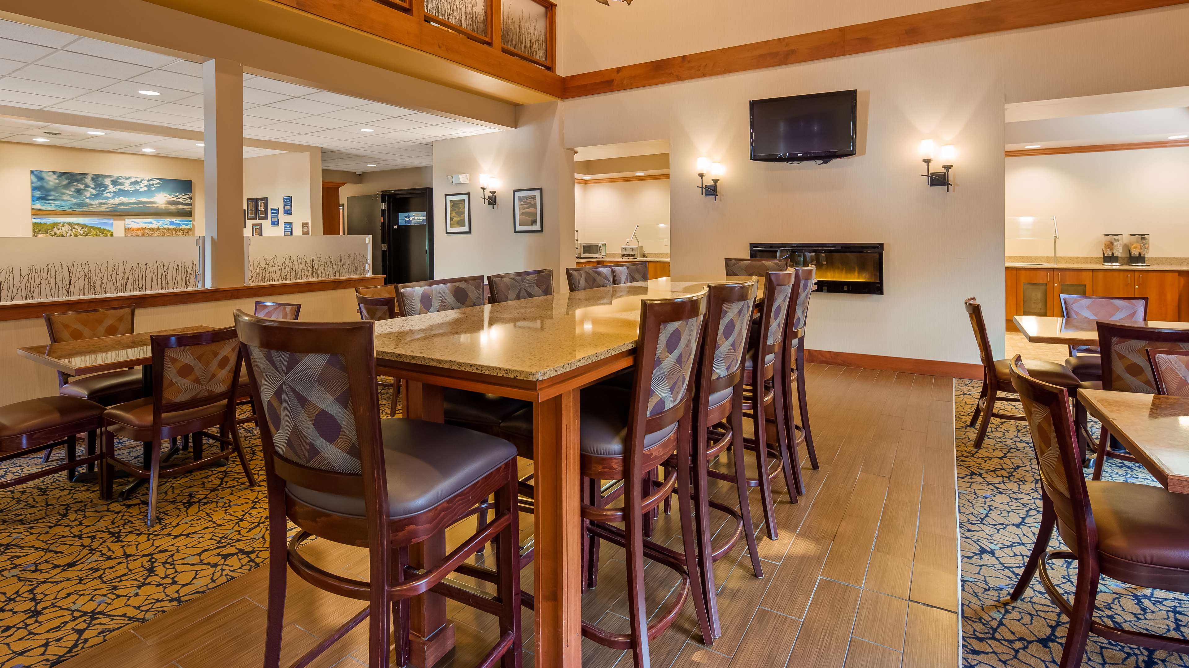 Best Western Golden Prairie Inn & Suites