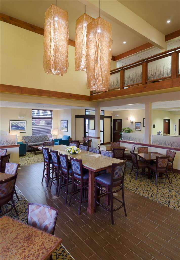 Best Western Golden Prairie Inn & Suites