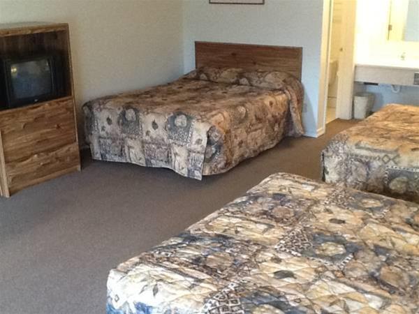 Dude/Roundup Motel