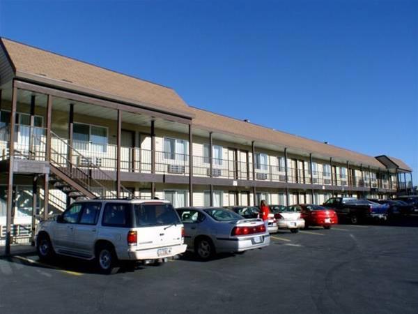 Dude/Roundup Motel