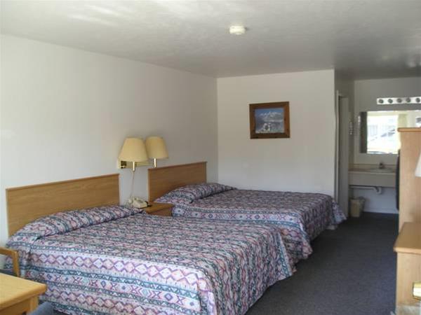 Dude/Roundup Motel
