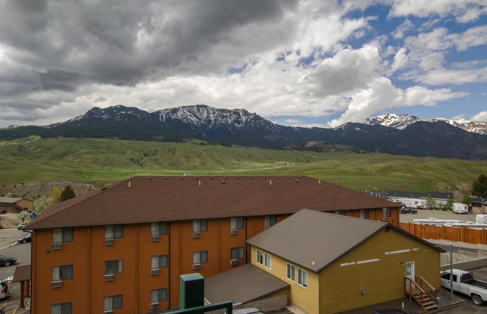 Travelodge by Wyndham Gardiner Yellowstone Park North