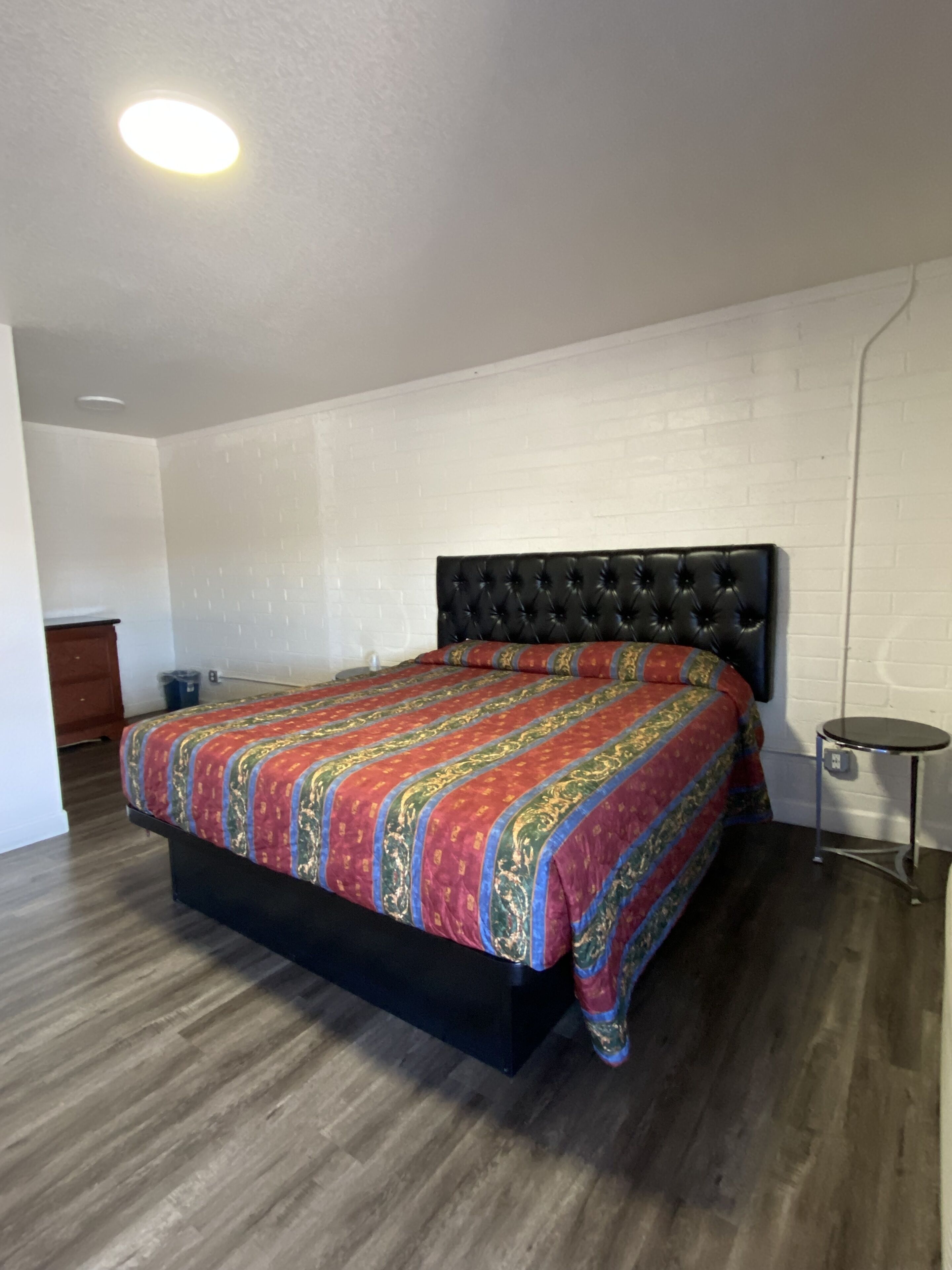 Lucky Cuss Motel