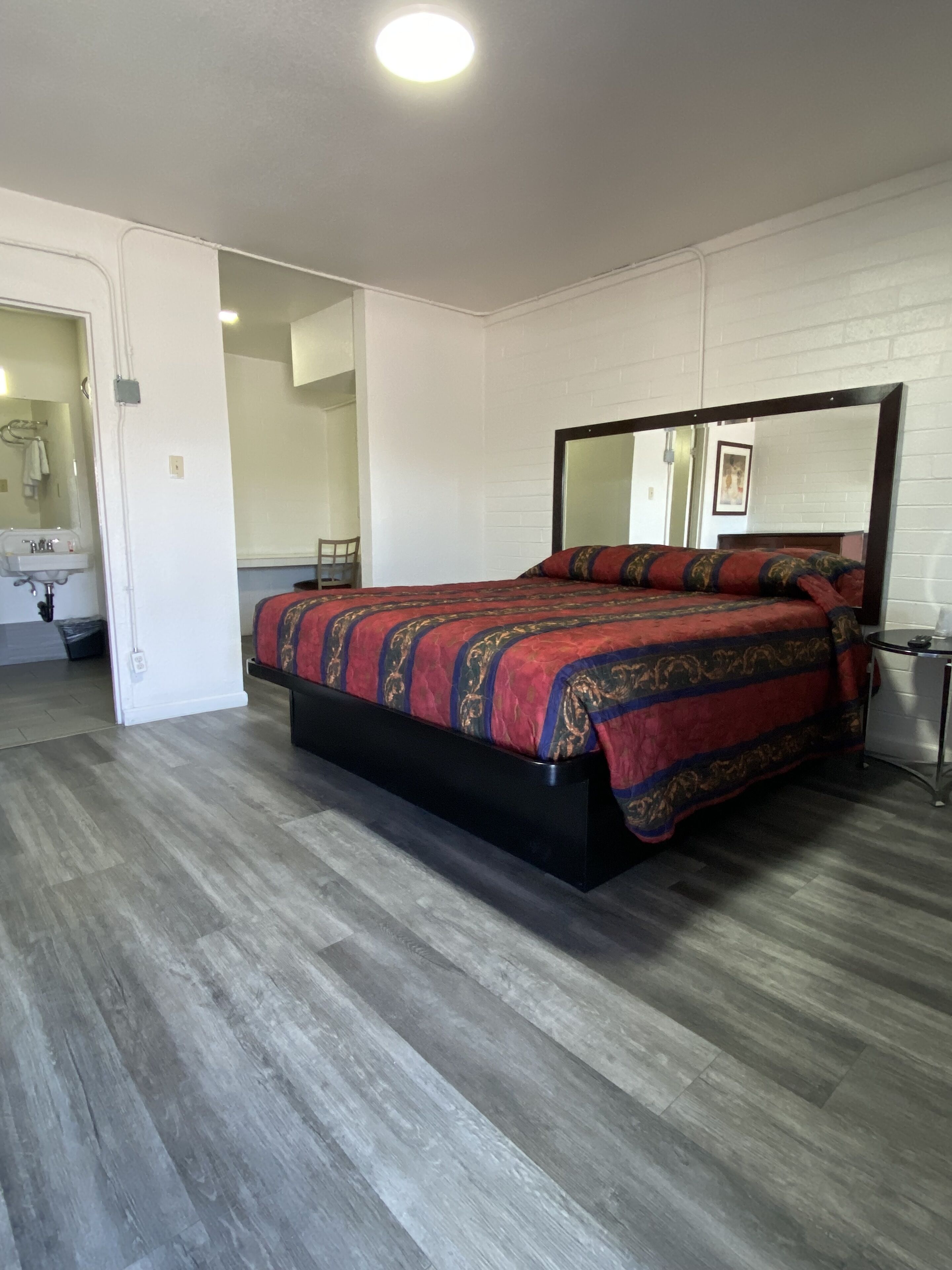 Lucky Cuss Motel