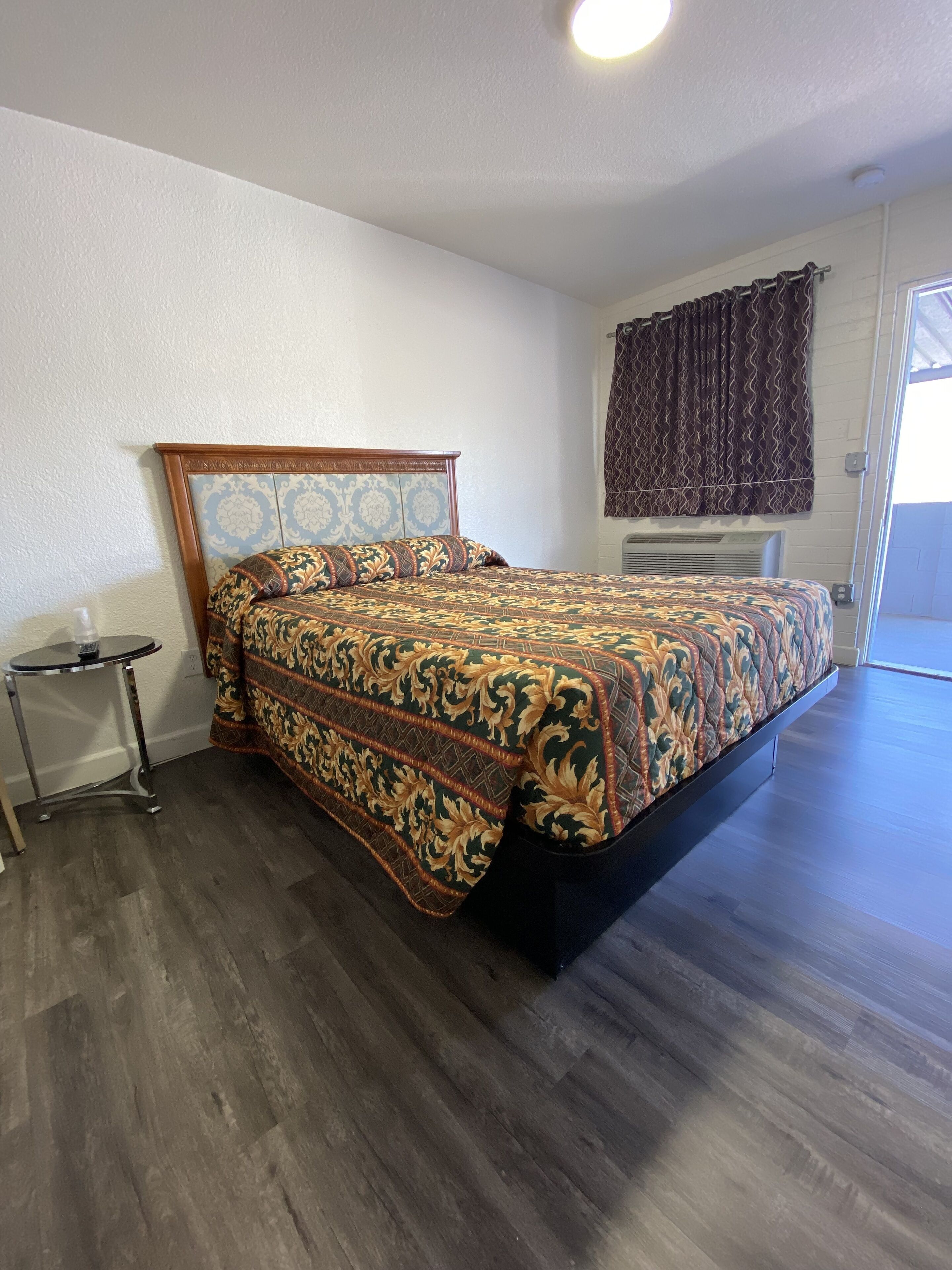 Lucky Cuss Motel