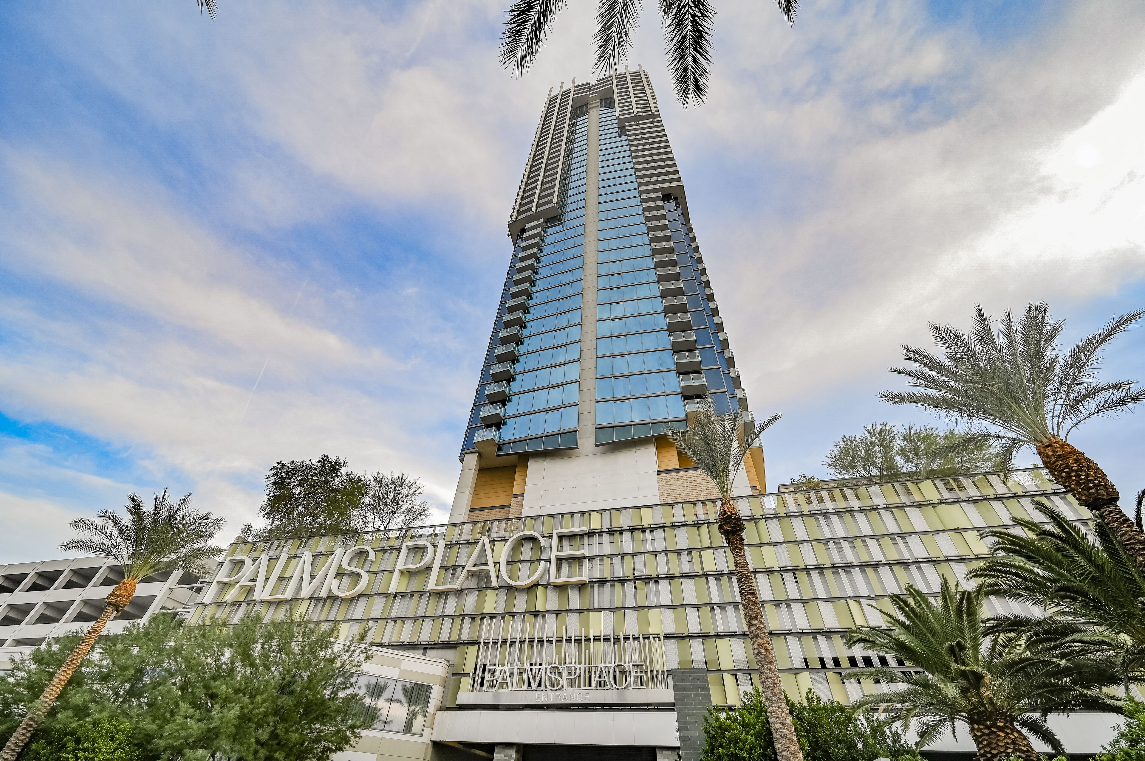 Palms Place by Strip View Suites