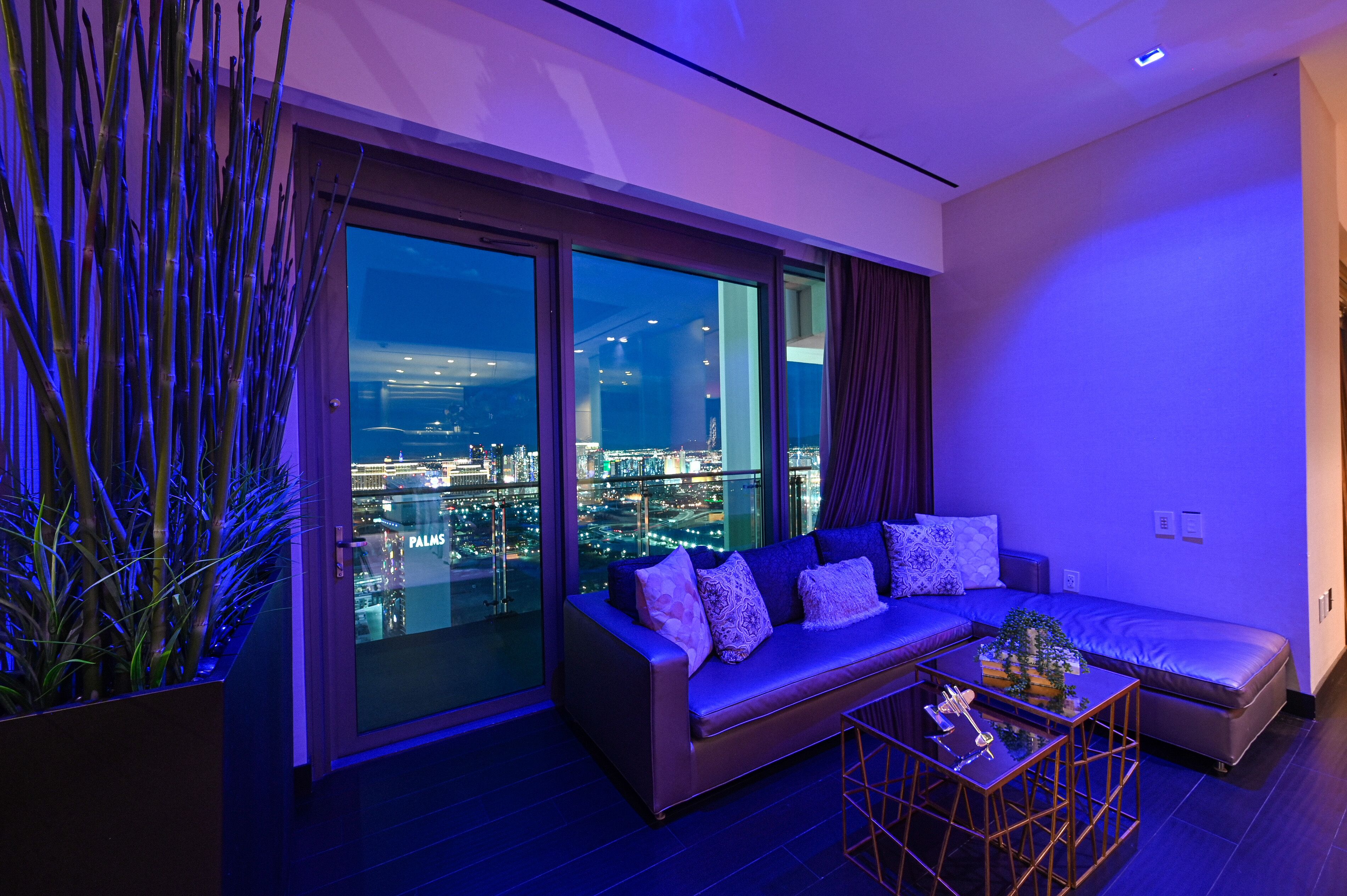 Palms Place by Strip View Suites