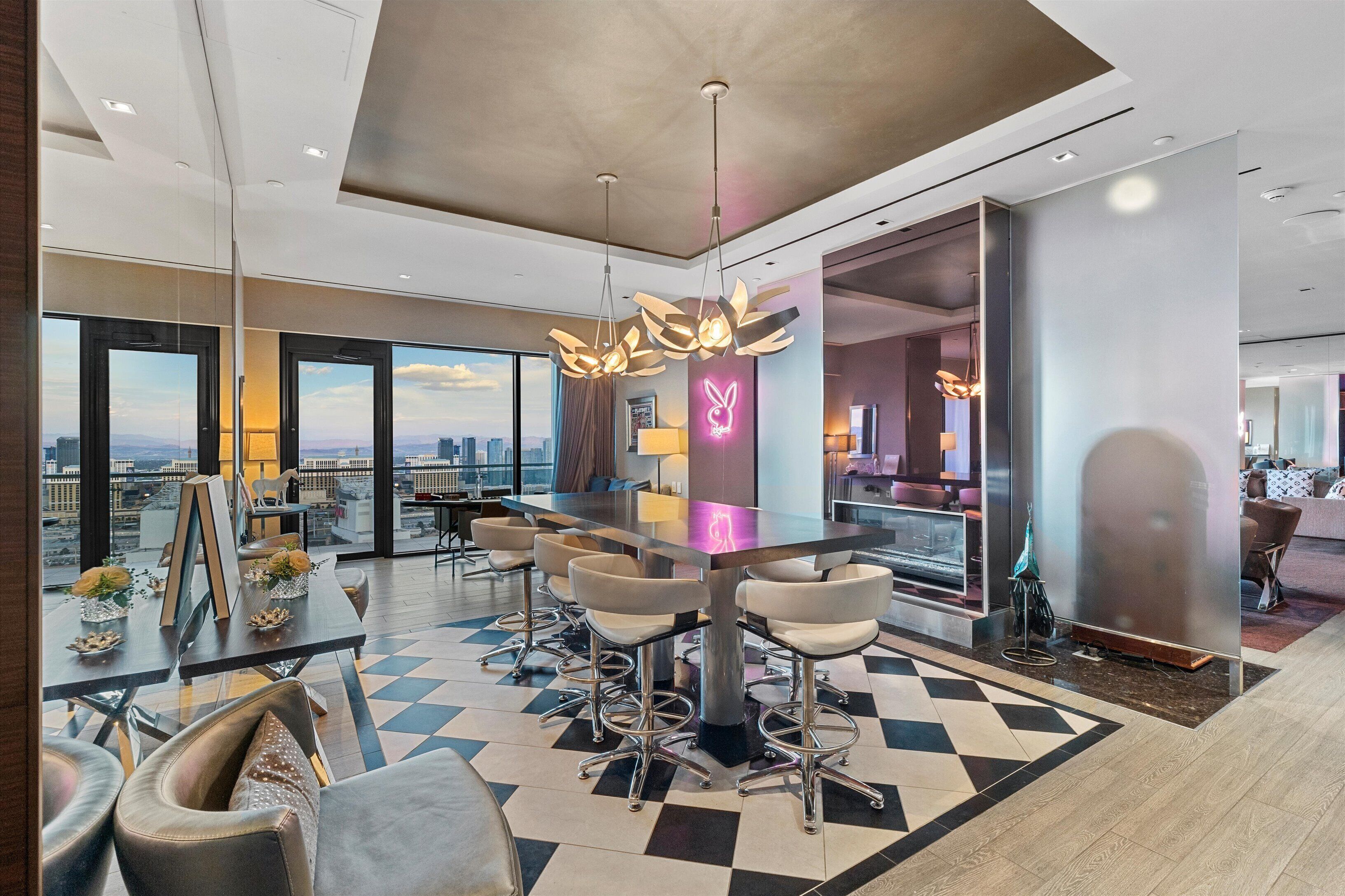 Palms Place by Strip View Suites