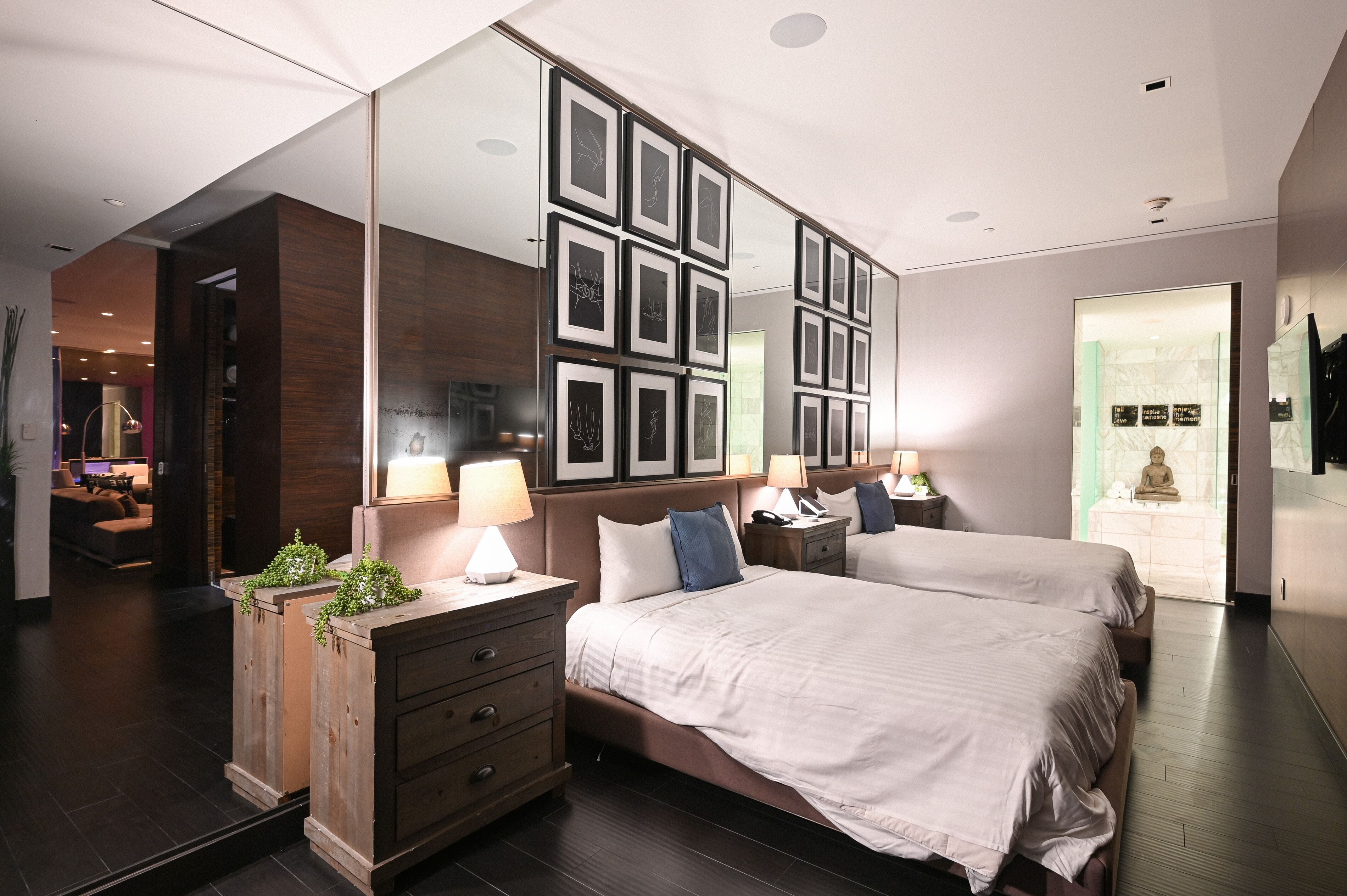 Palms Place by Strip View Suites