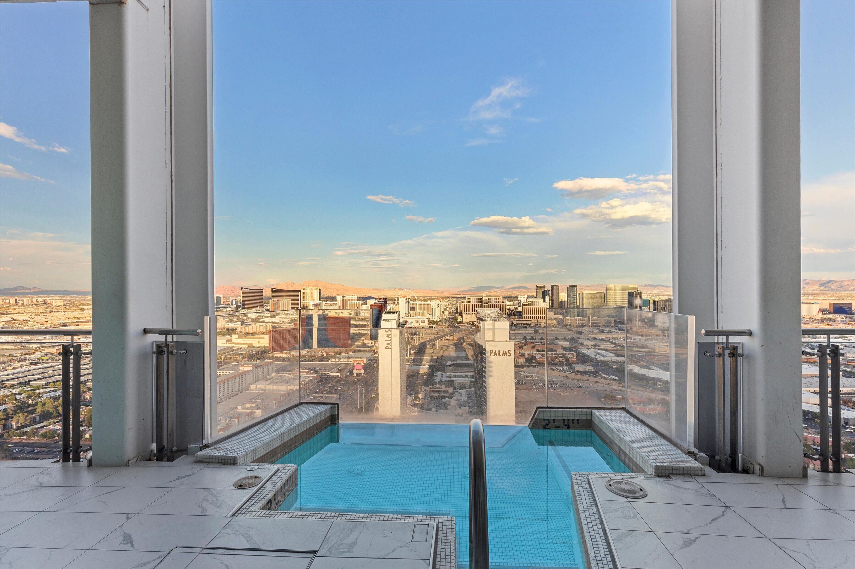 Palms Place by Strip View Suites