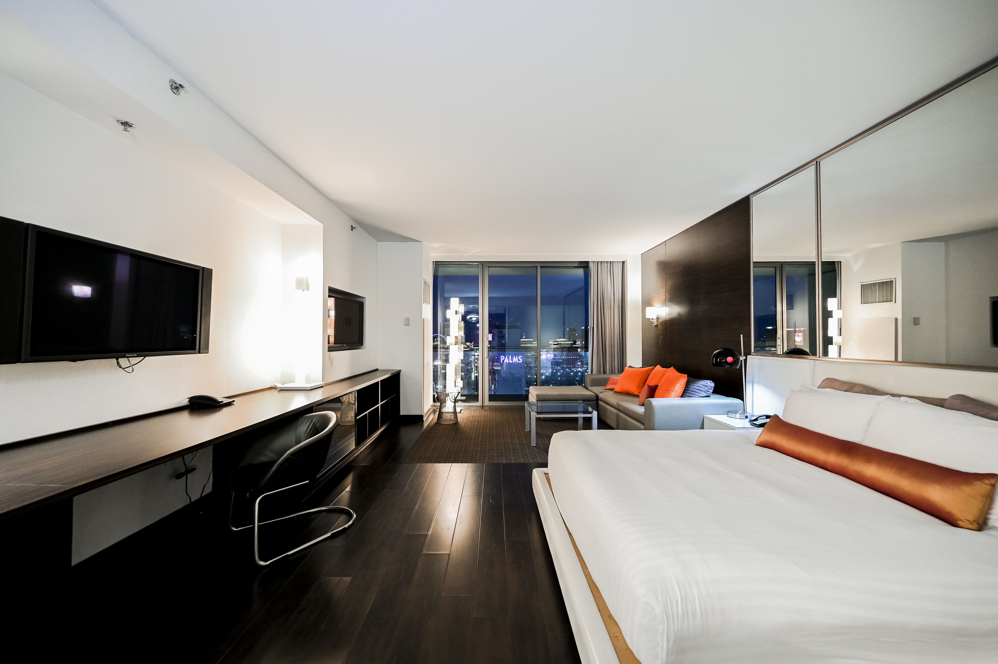 Palms Place by Strip View Suites