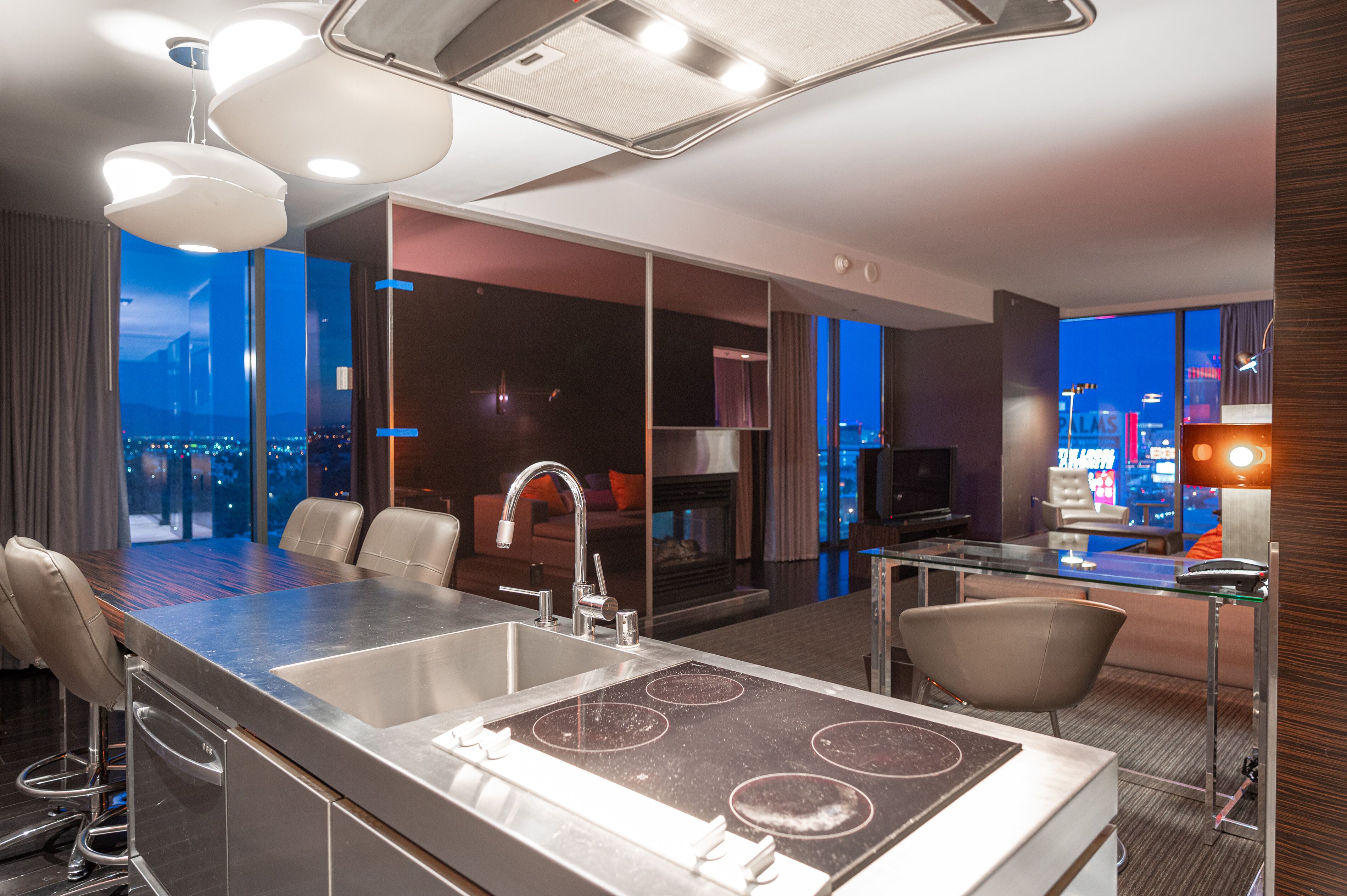 Palms Place by Strip View Suites