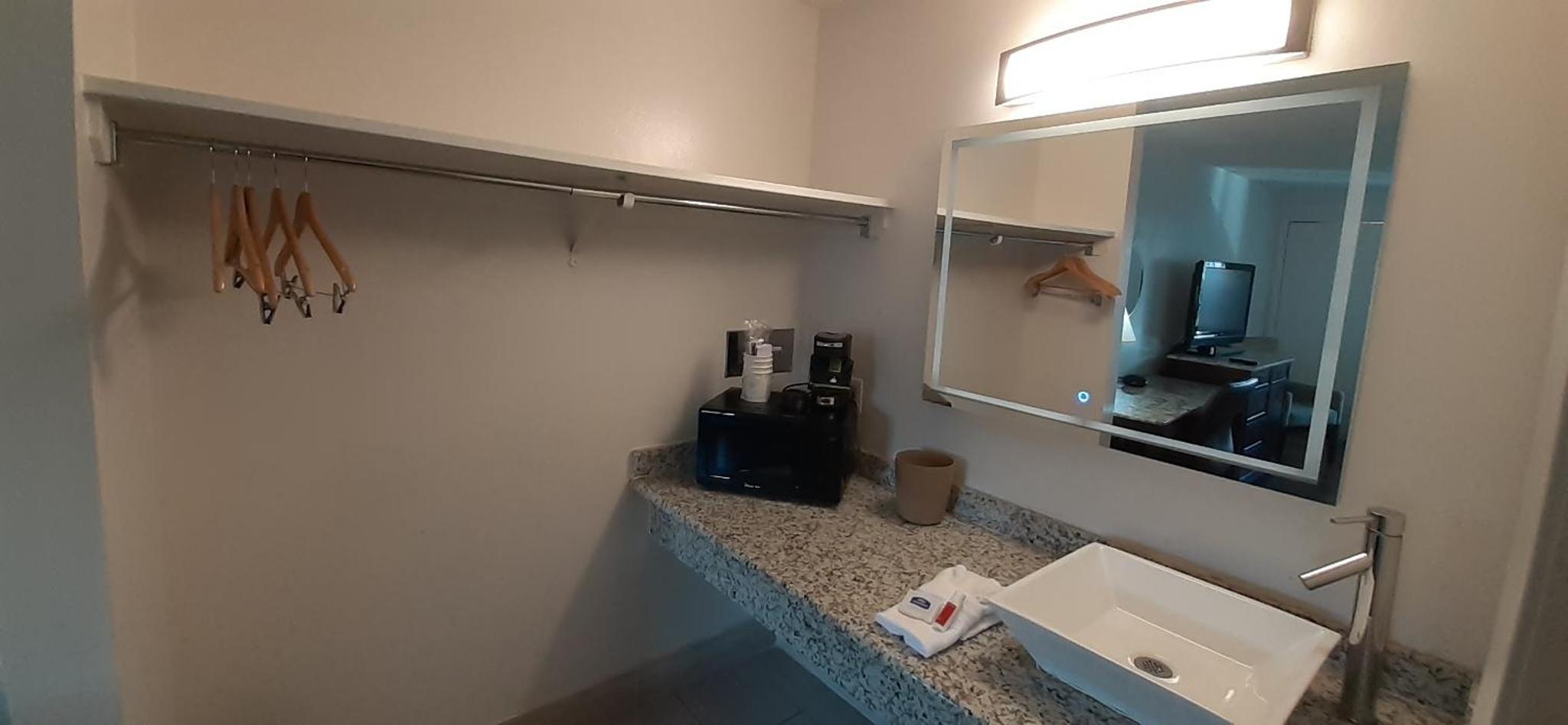 Howard Johnson by Wyndham Reno Downtown