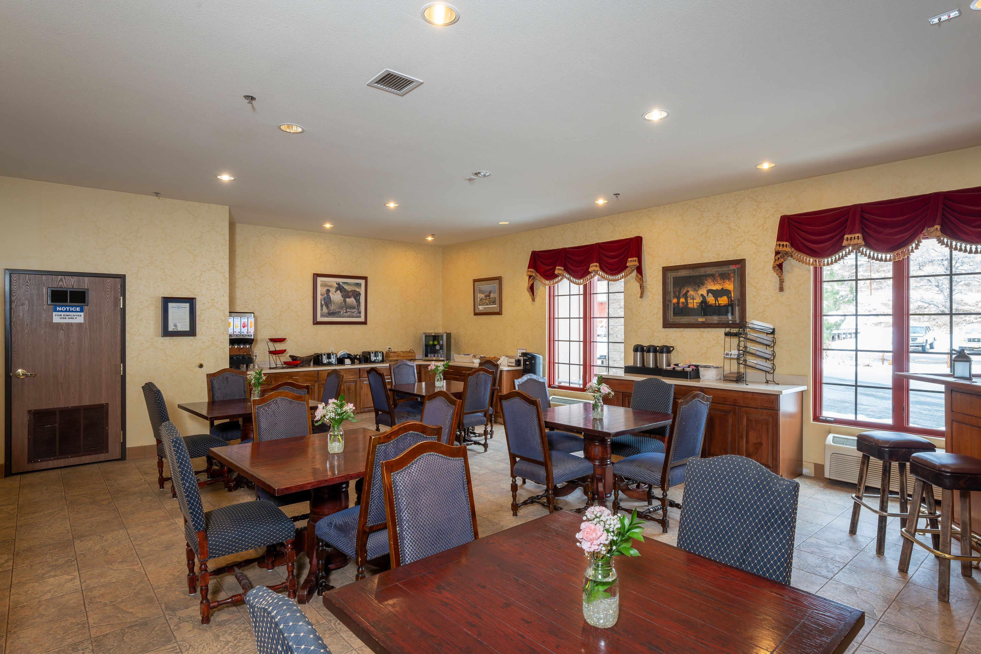 Silverland Inn & Suite