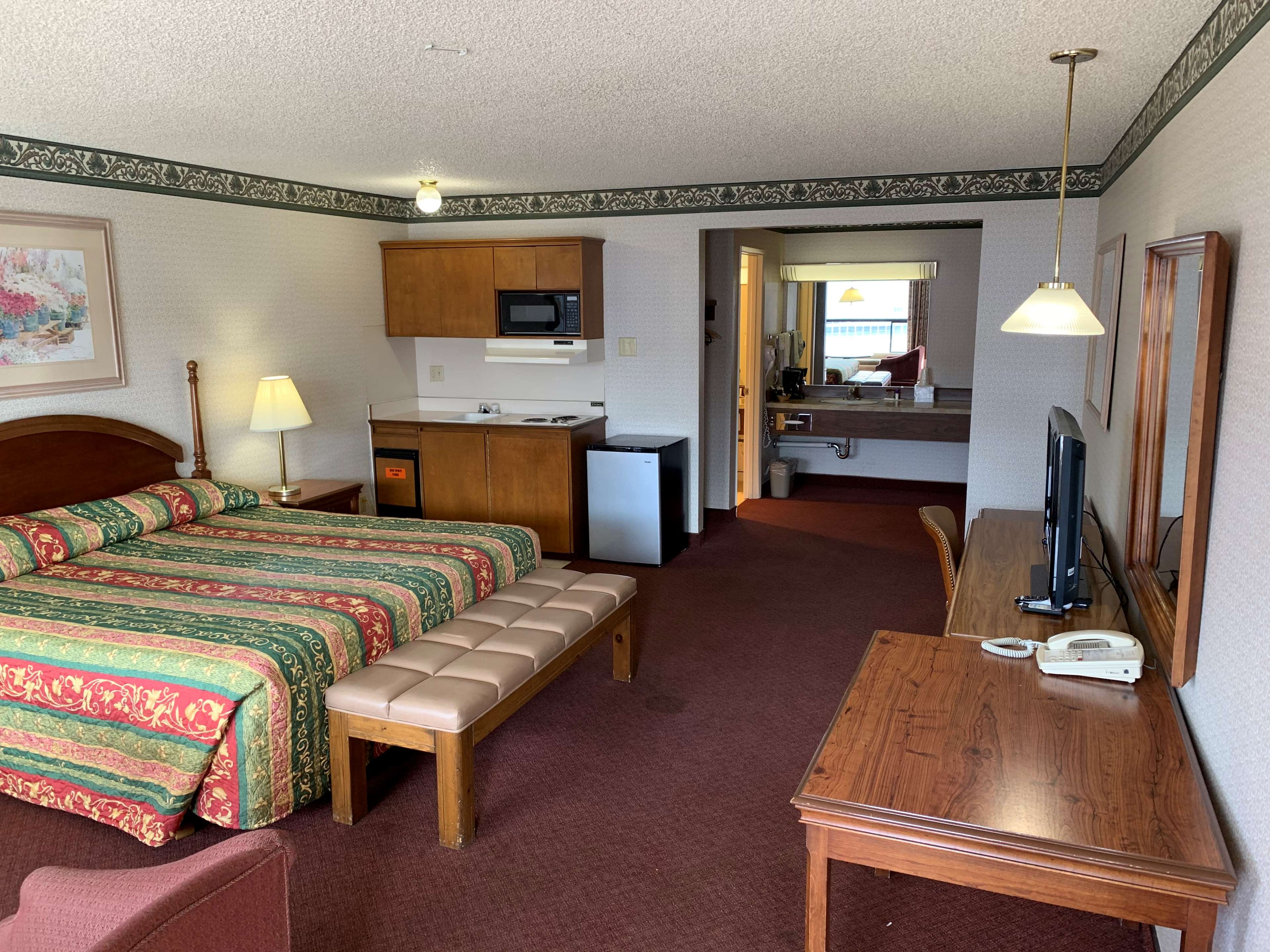 Econo Lodge Inn & Suites - Winnemucca