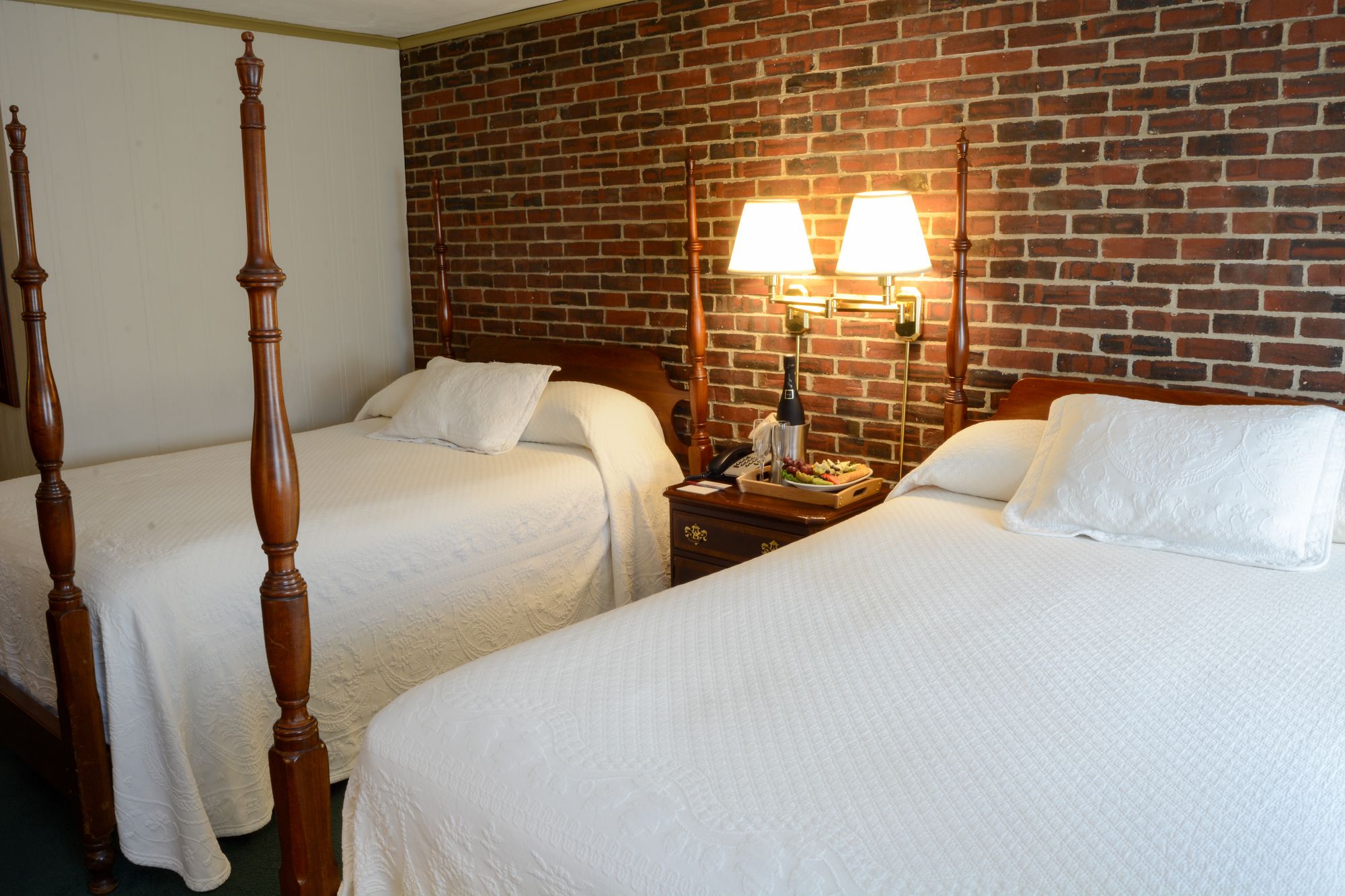 Lamie's Inn & Old Salt Restaurant