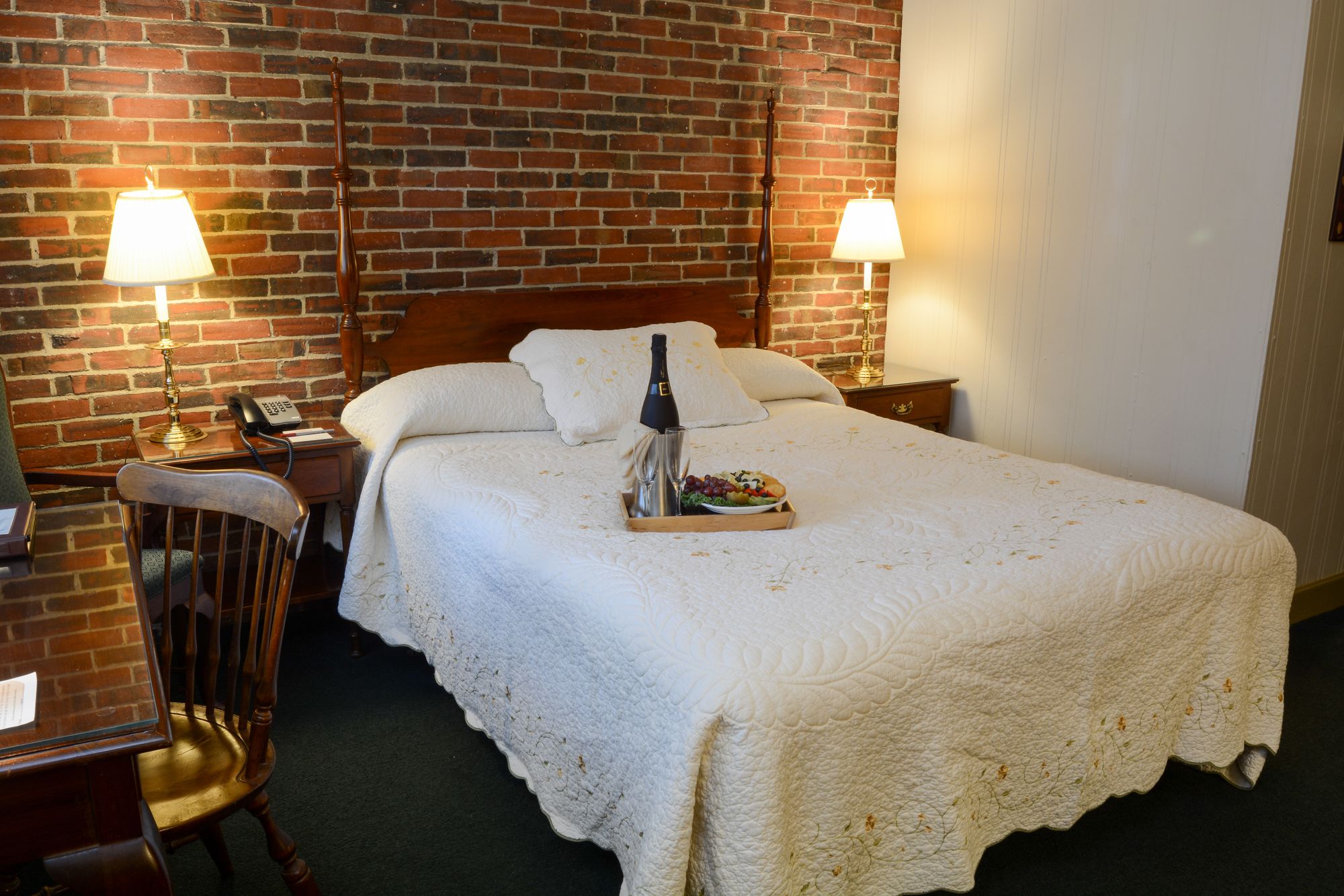 Lamie's Inn & Old Salt Restaurant