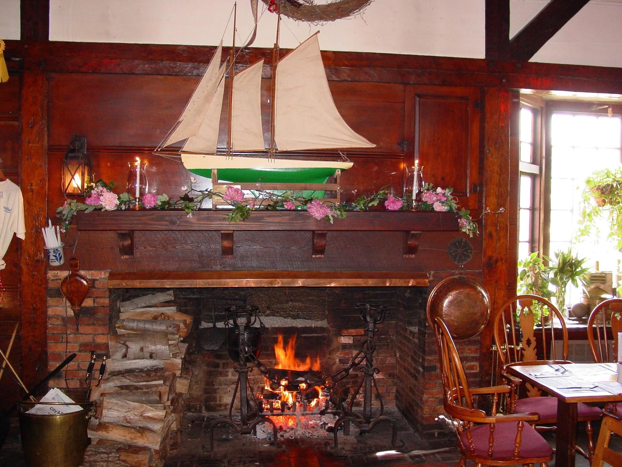 Lamie's Inn & Old Salt Restaurant