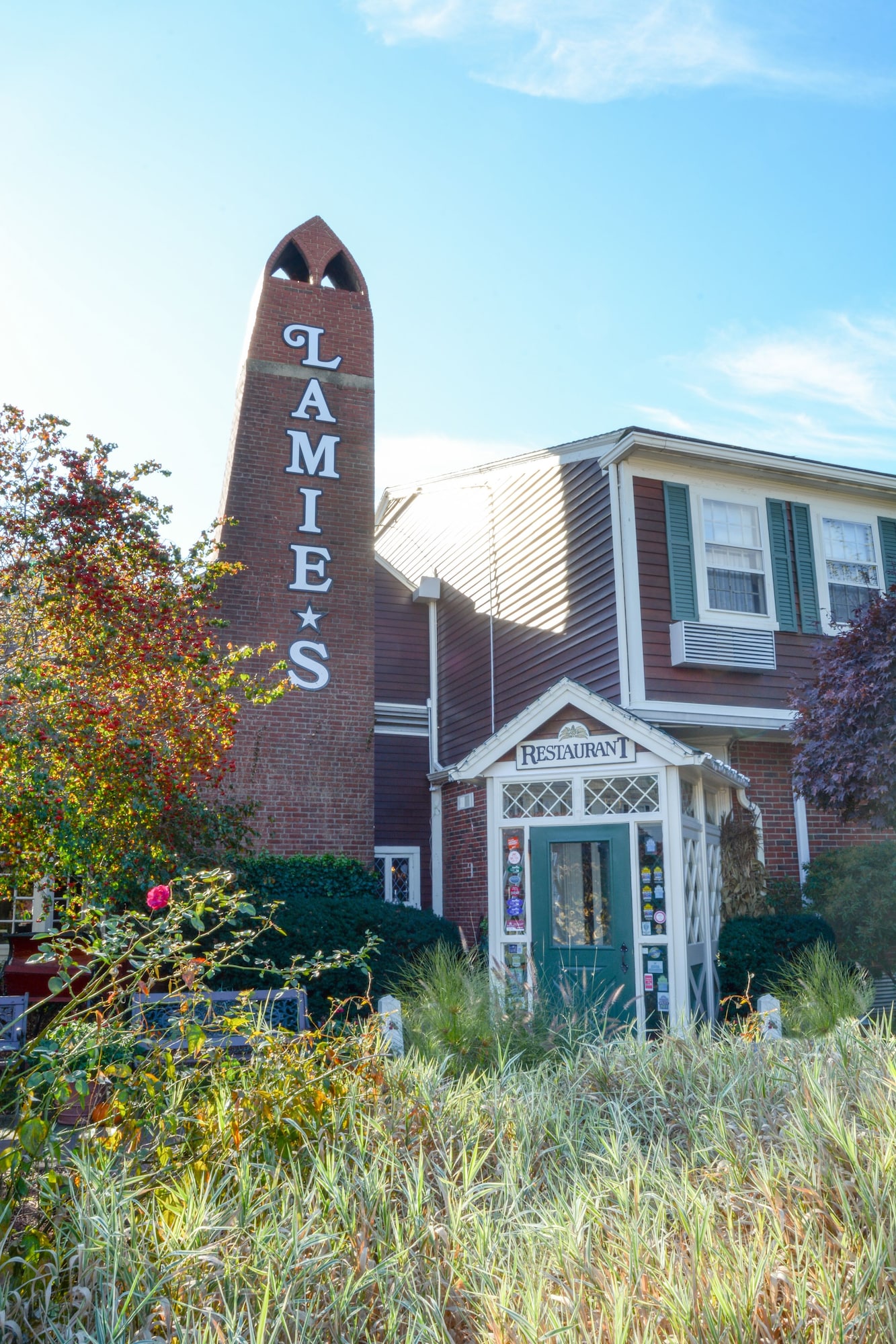 Lamie's Inn & Old Salt Restaurant
