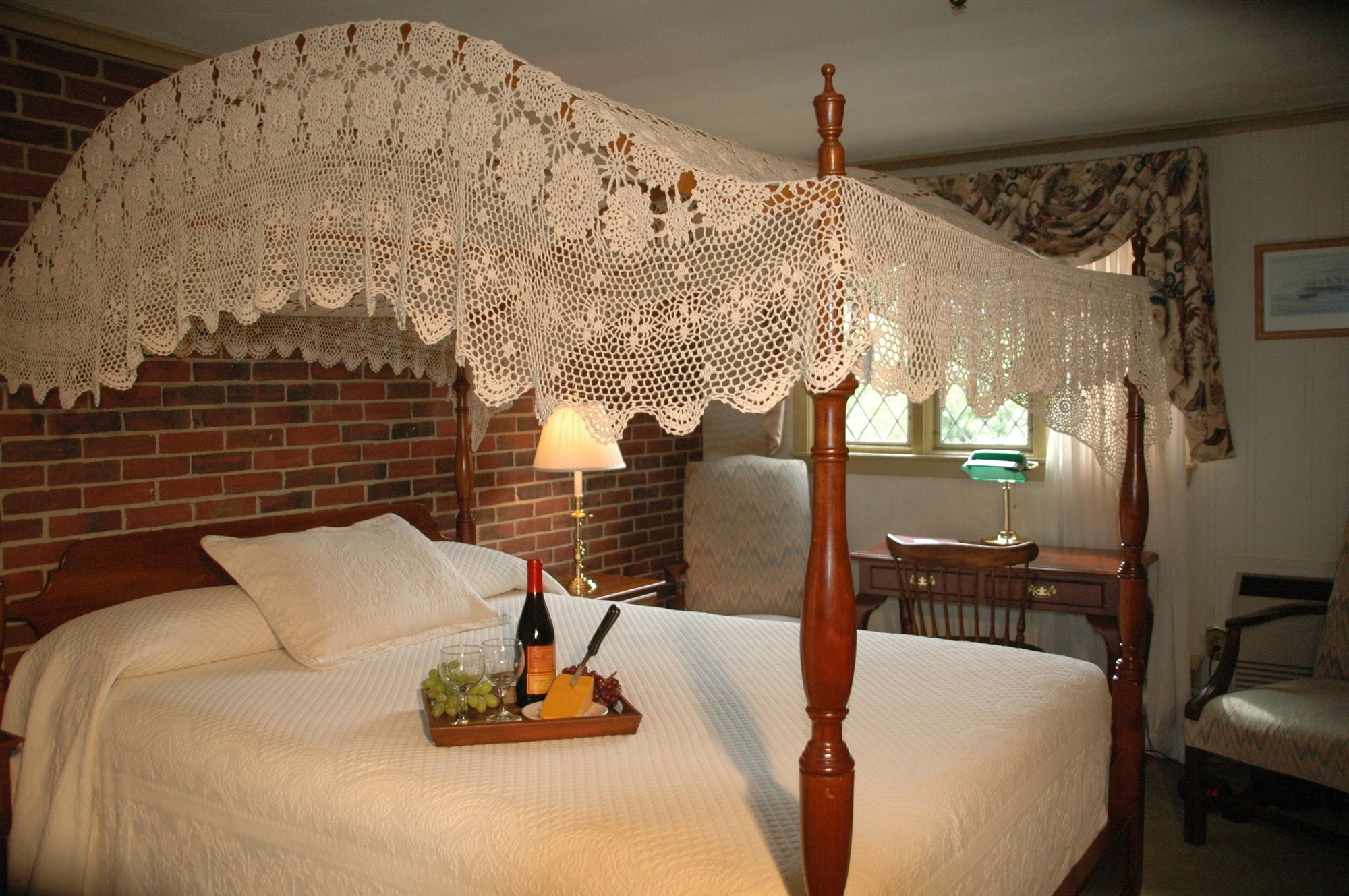 Lamie's Inn & Old Salt Restaurant