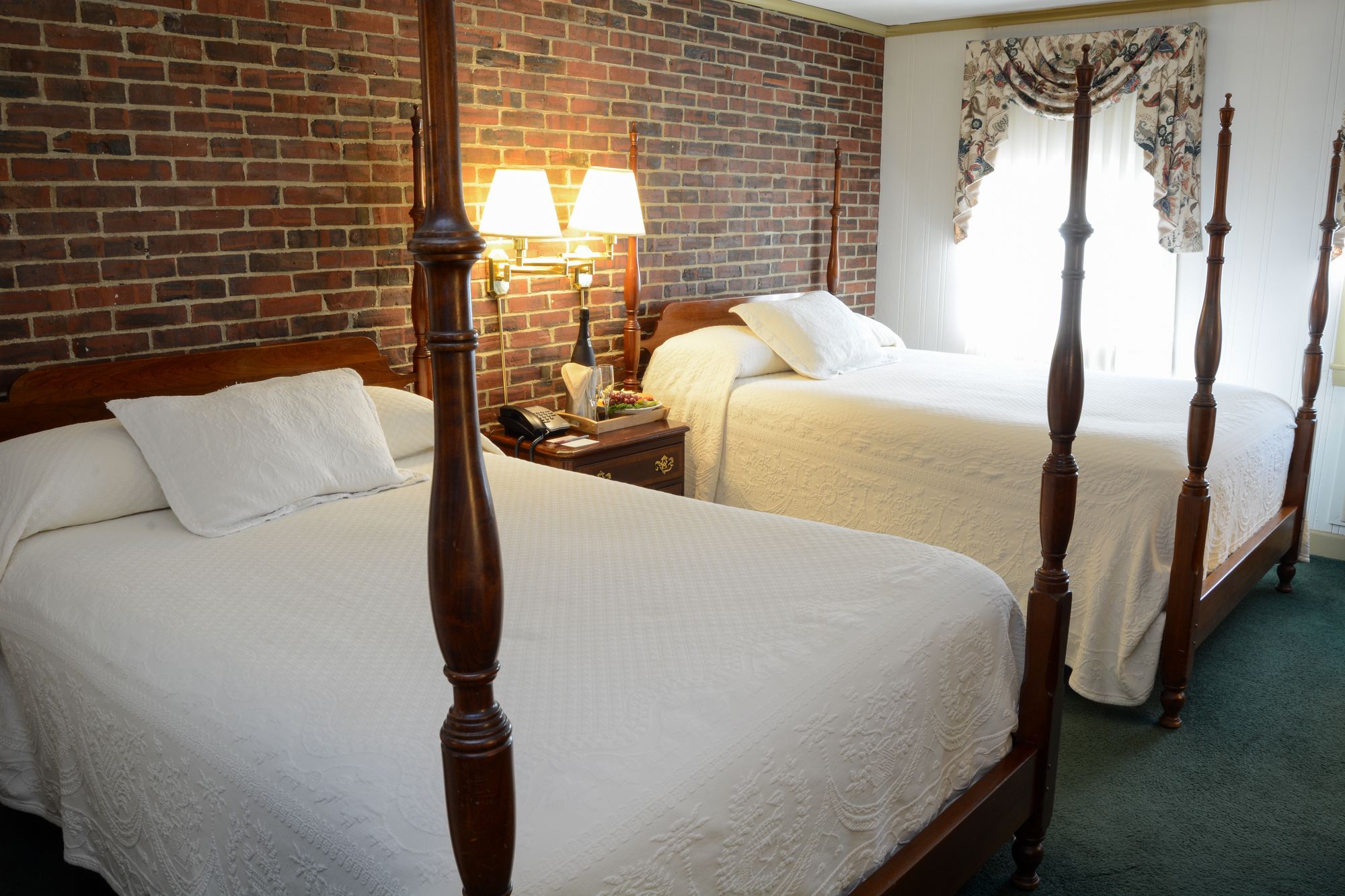 Lamie's Inn & Old Salt Restaurant