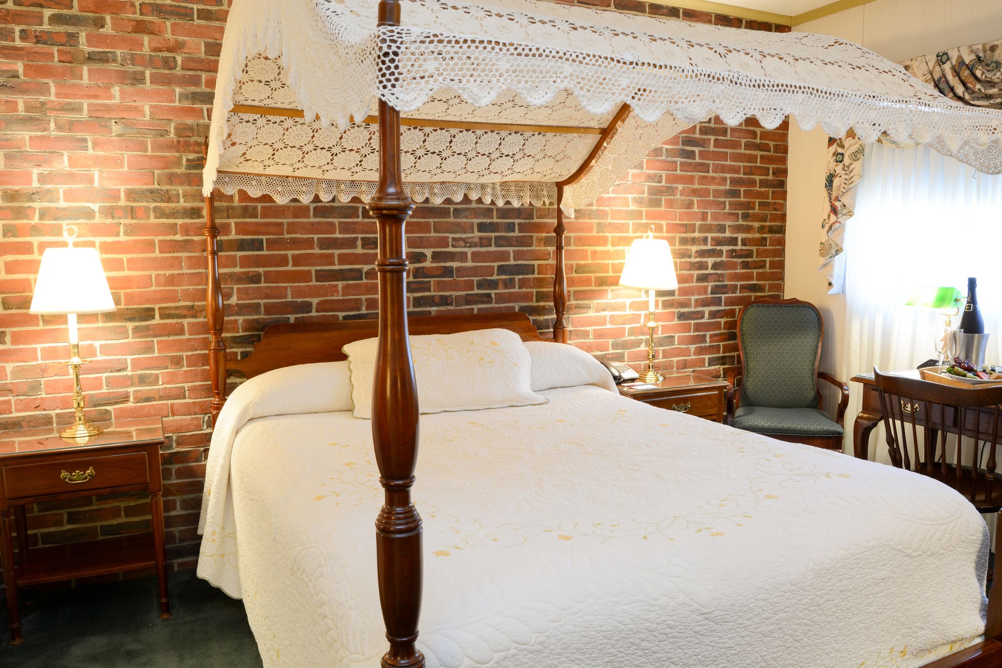 Lamie's Inn & Old Salt Restaurant