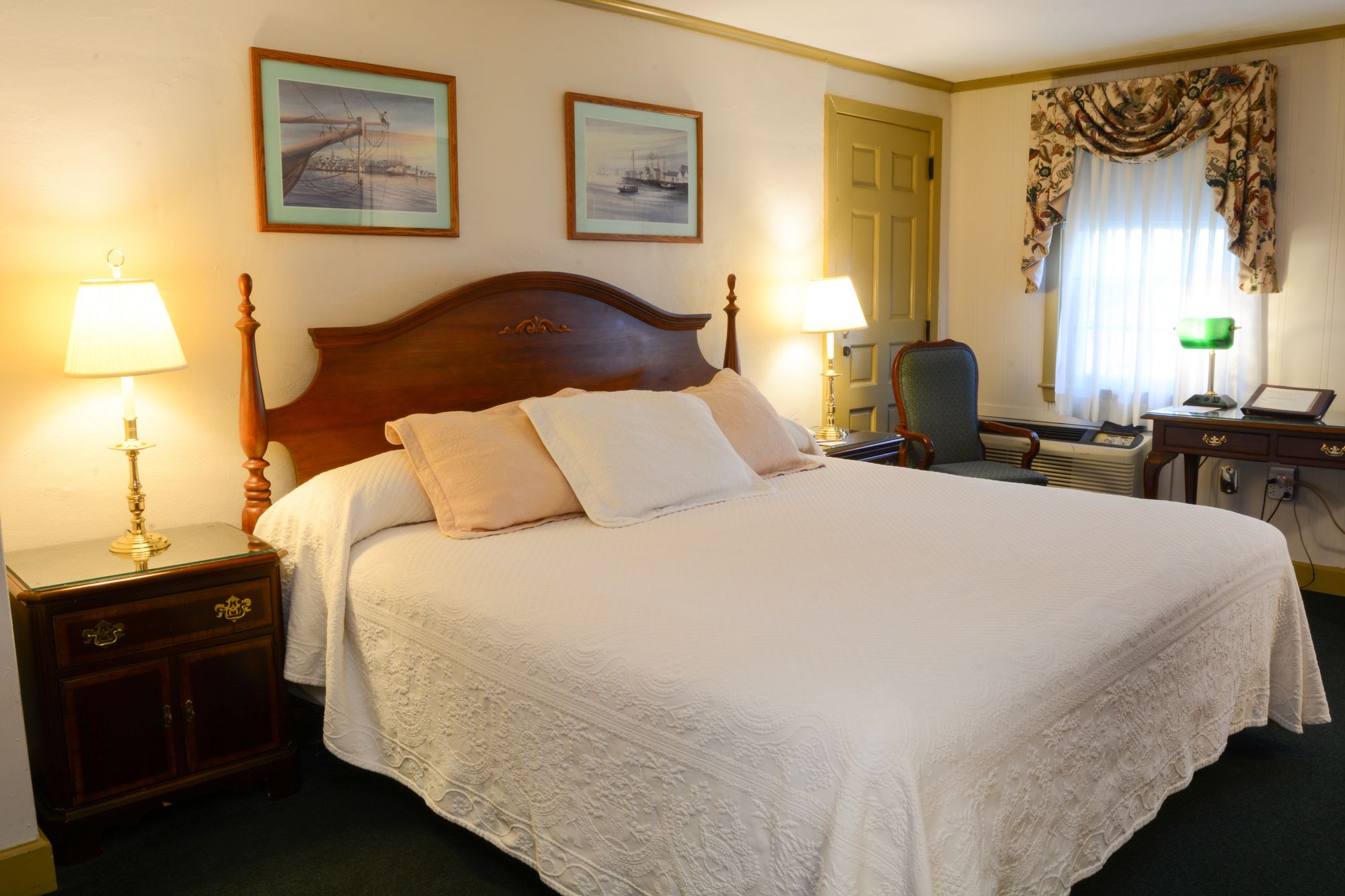 Lamie's Inn & Old Salt Restaurant